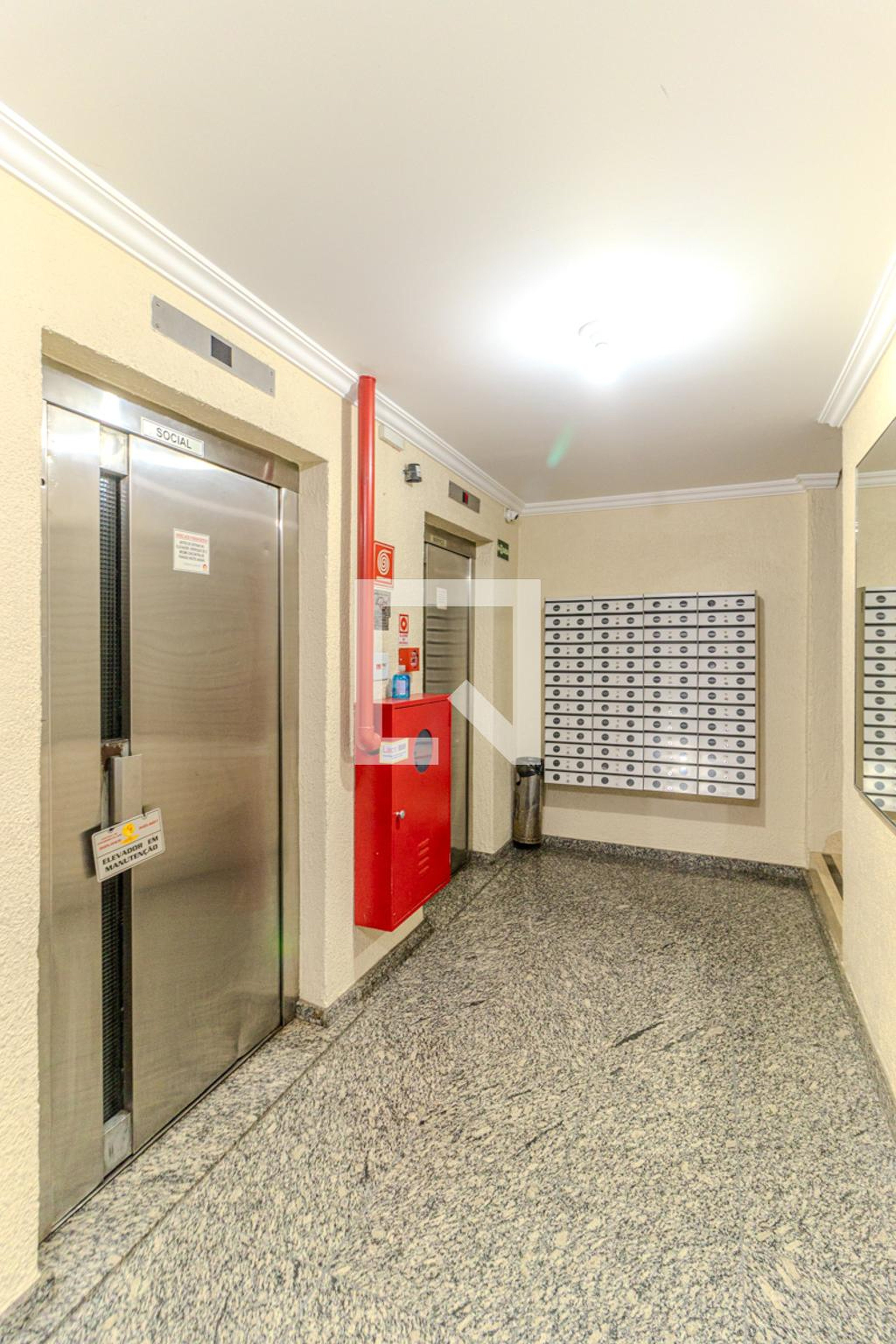 Elevador - Edifício Ferreira Pimpao