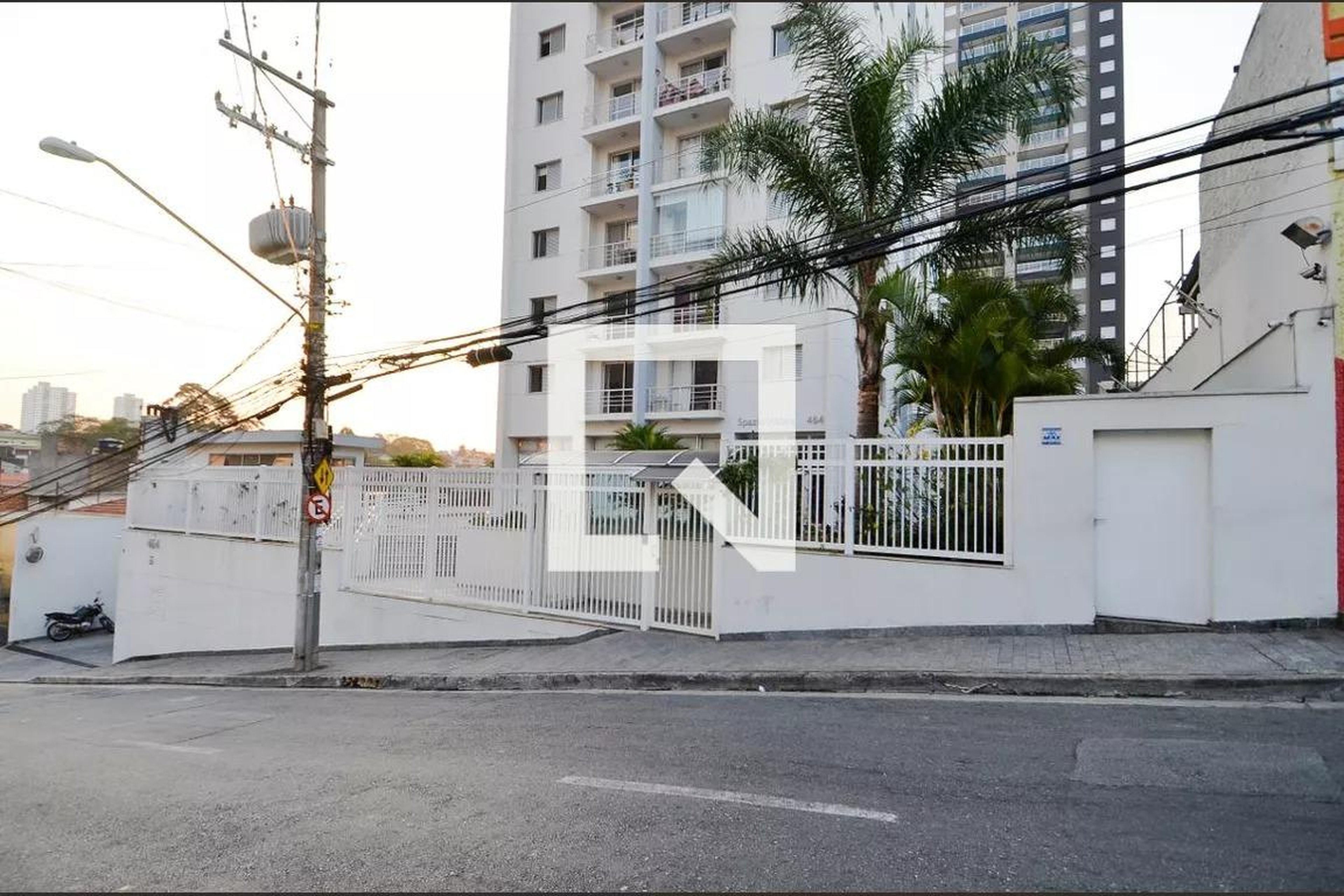 Fachada Condomínio em Rua Jaiminho, 484