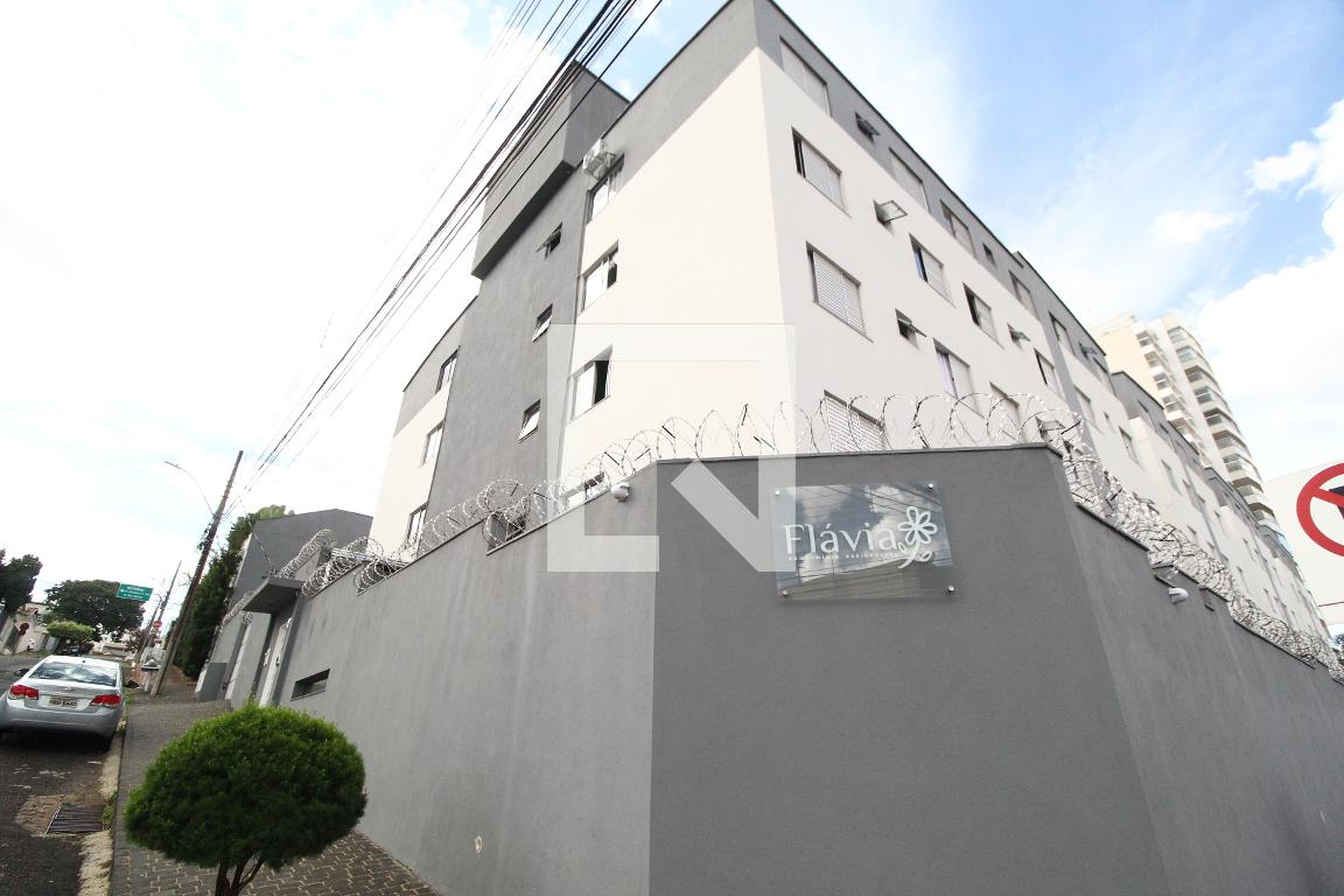 Fachada Condomínio em Rua Maria Viléla Ribeiro, 191