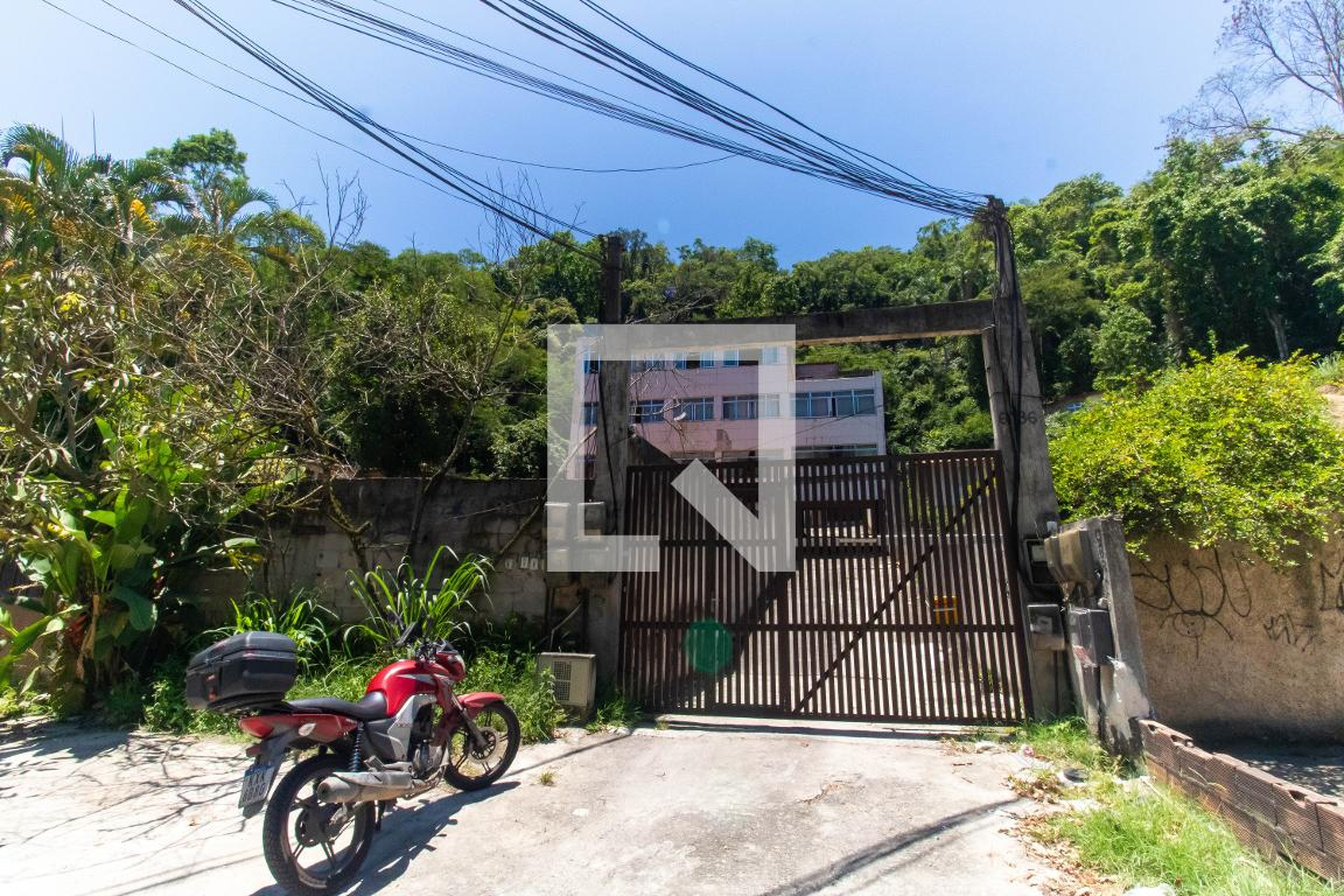 Fachada Condomínio em Avenida Irene Lopes Sodré, 6086