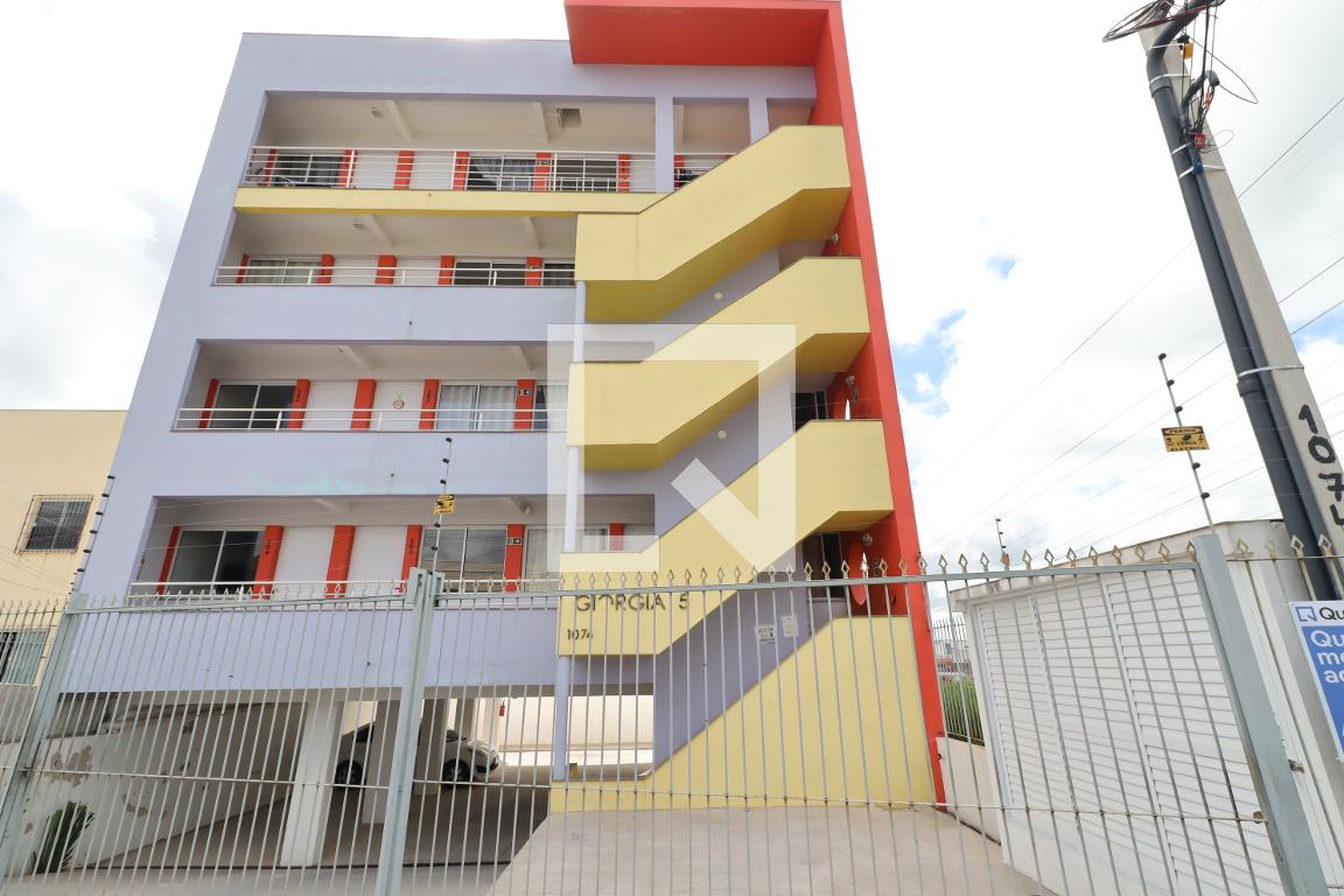 Fachada do Prédio Condomínio em Rua Henrique Mathias Ribeiro, 1074