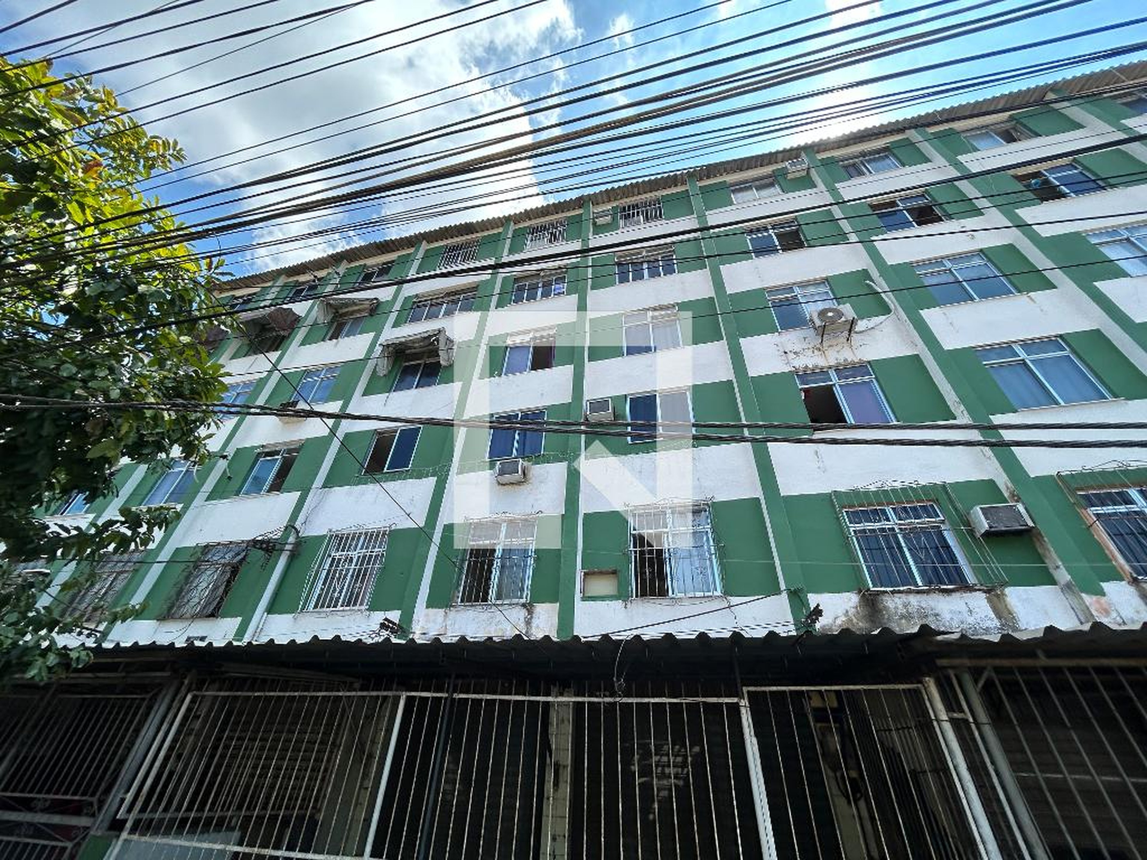 Fachada Condomínio em Rua Pereira Pinto, 353