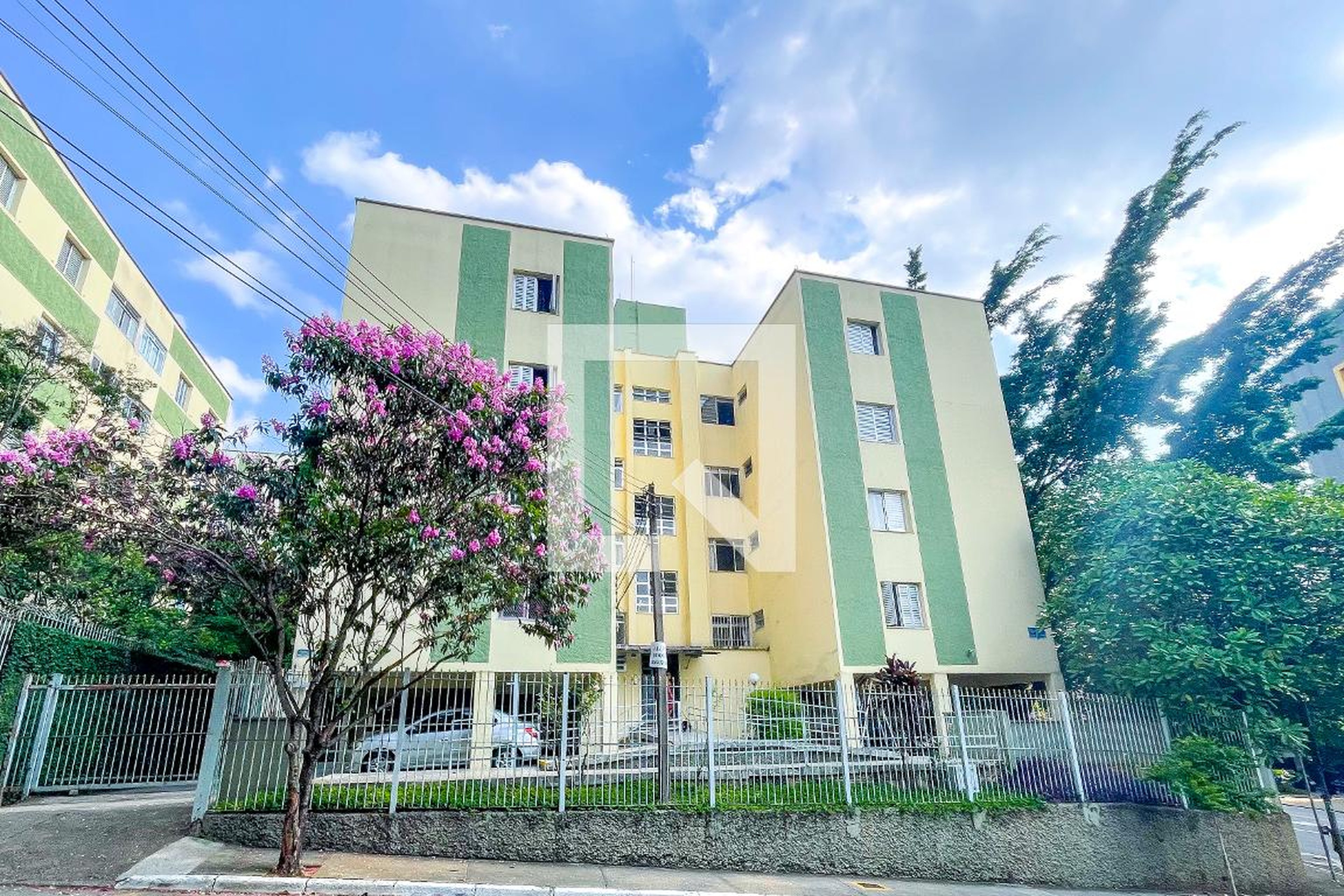 Fachada do Prédio Condomínio em Rua João Miguel Jarra, 311