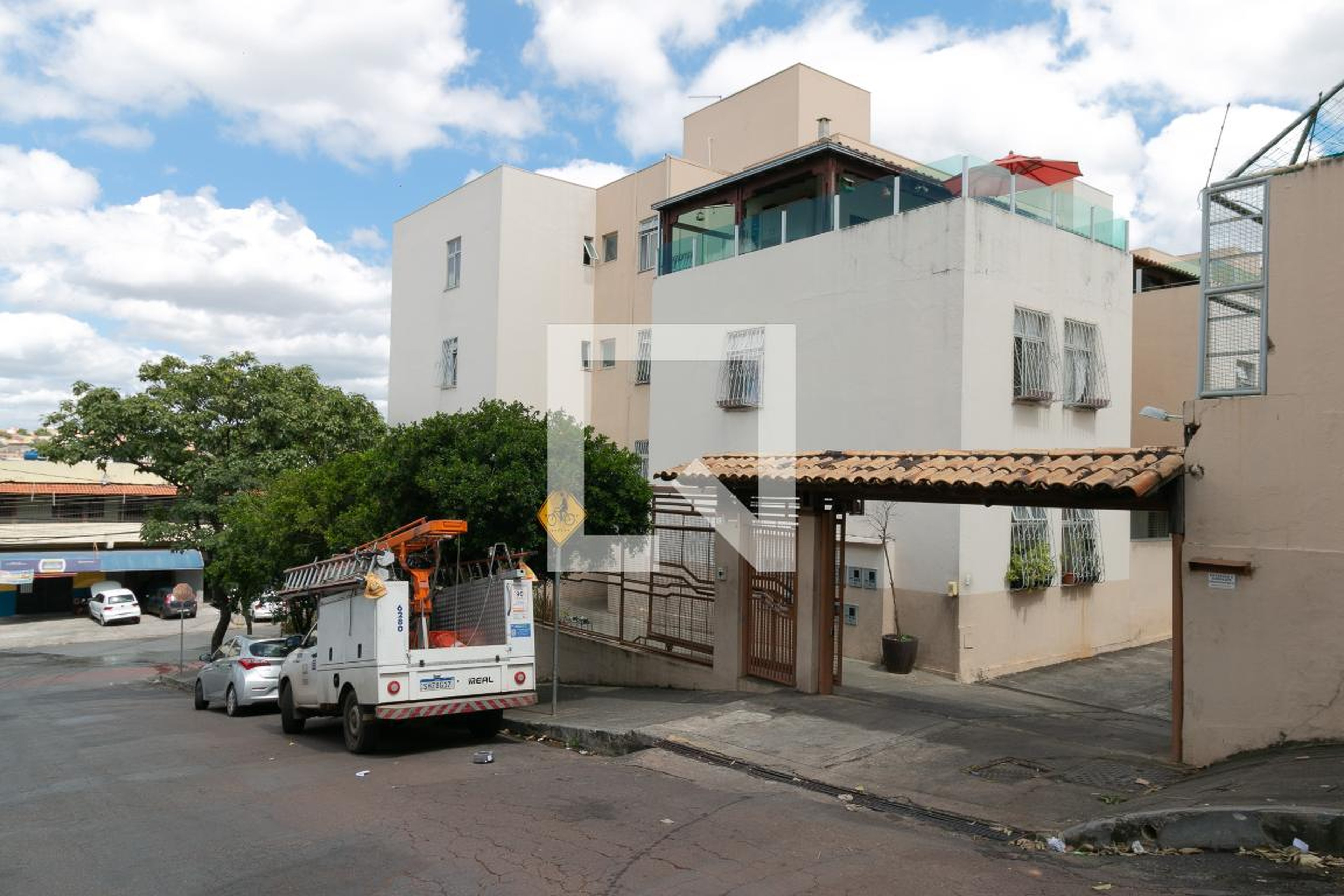 Fachada Condomínio em Rua Álvares de Azevedo, 35