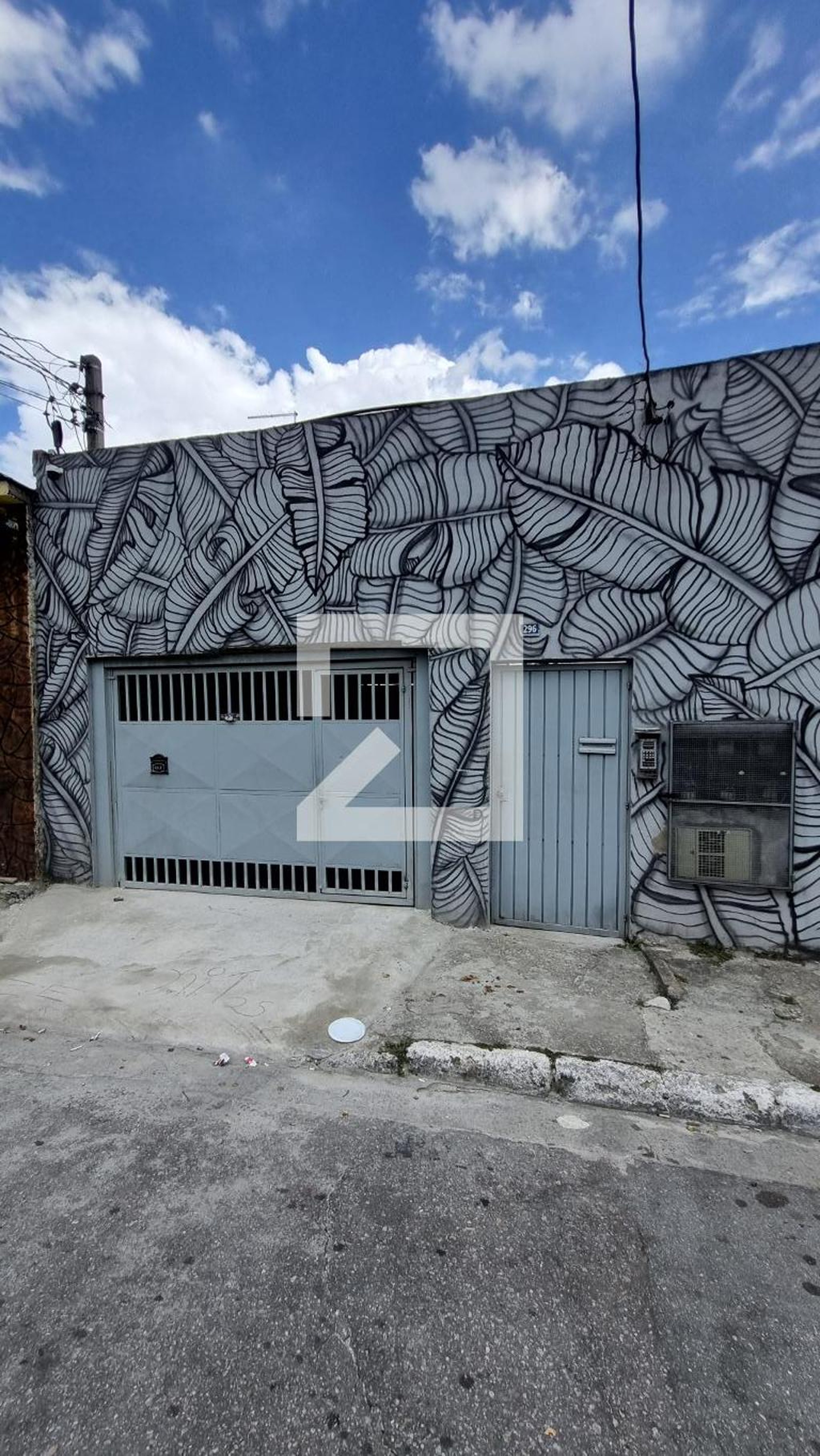 Fachada Condomínio em Estrada Elenco, 296