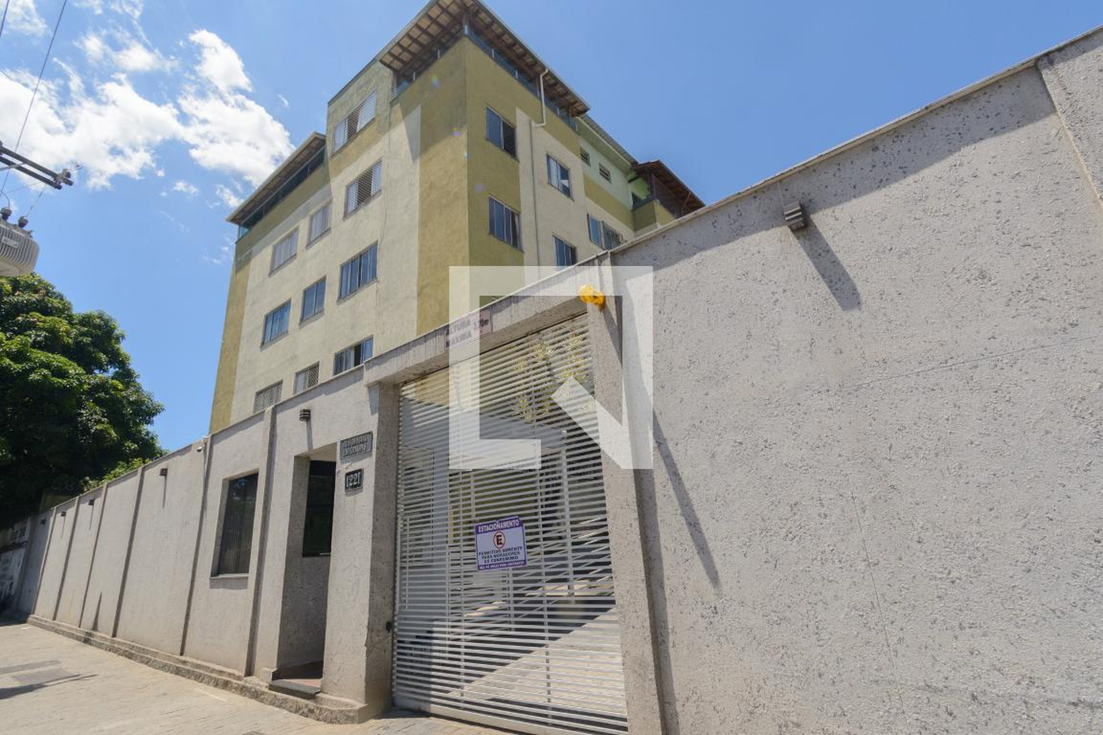 Fachada Condomínio Esmeraldas