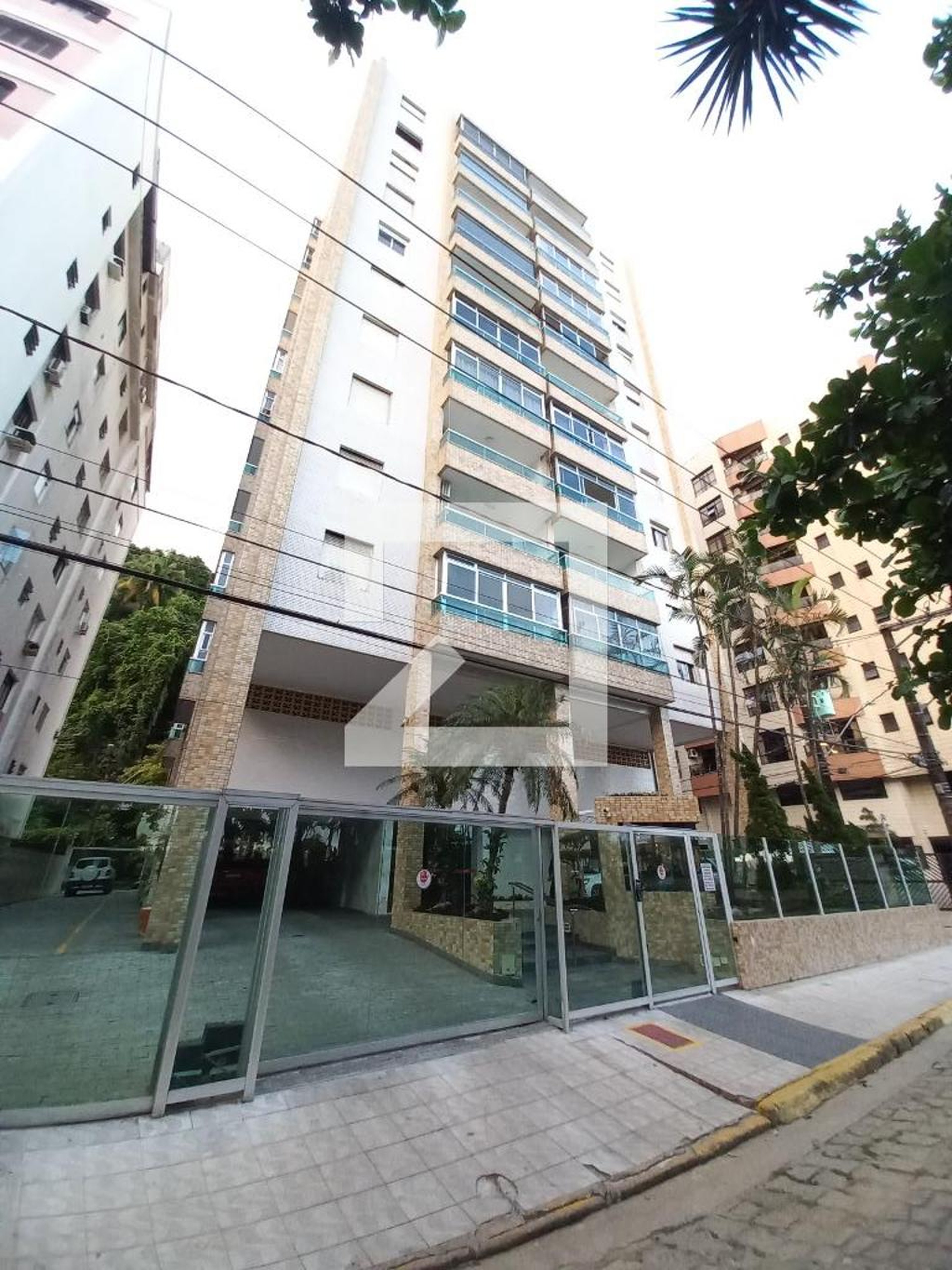 Fachada do Prédio Condomínio Jurucê