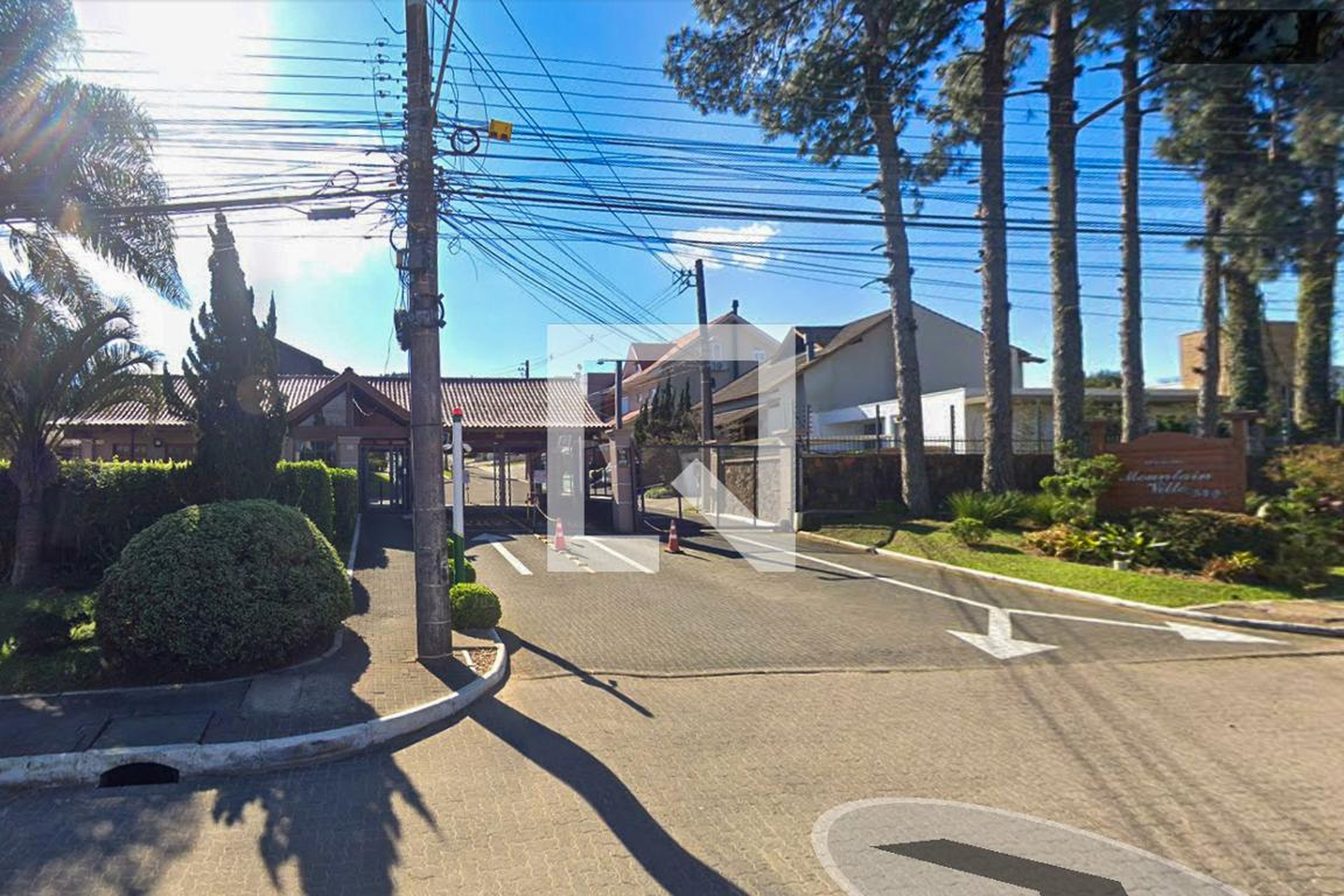 Fachada do condomínio Condomínio Ipanema Mountain Ville