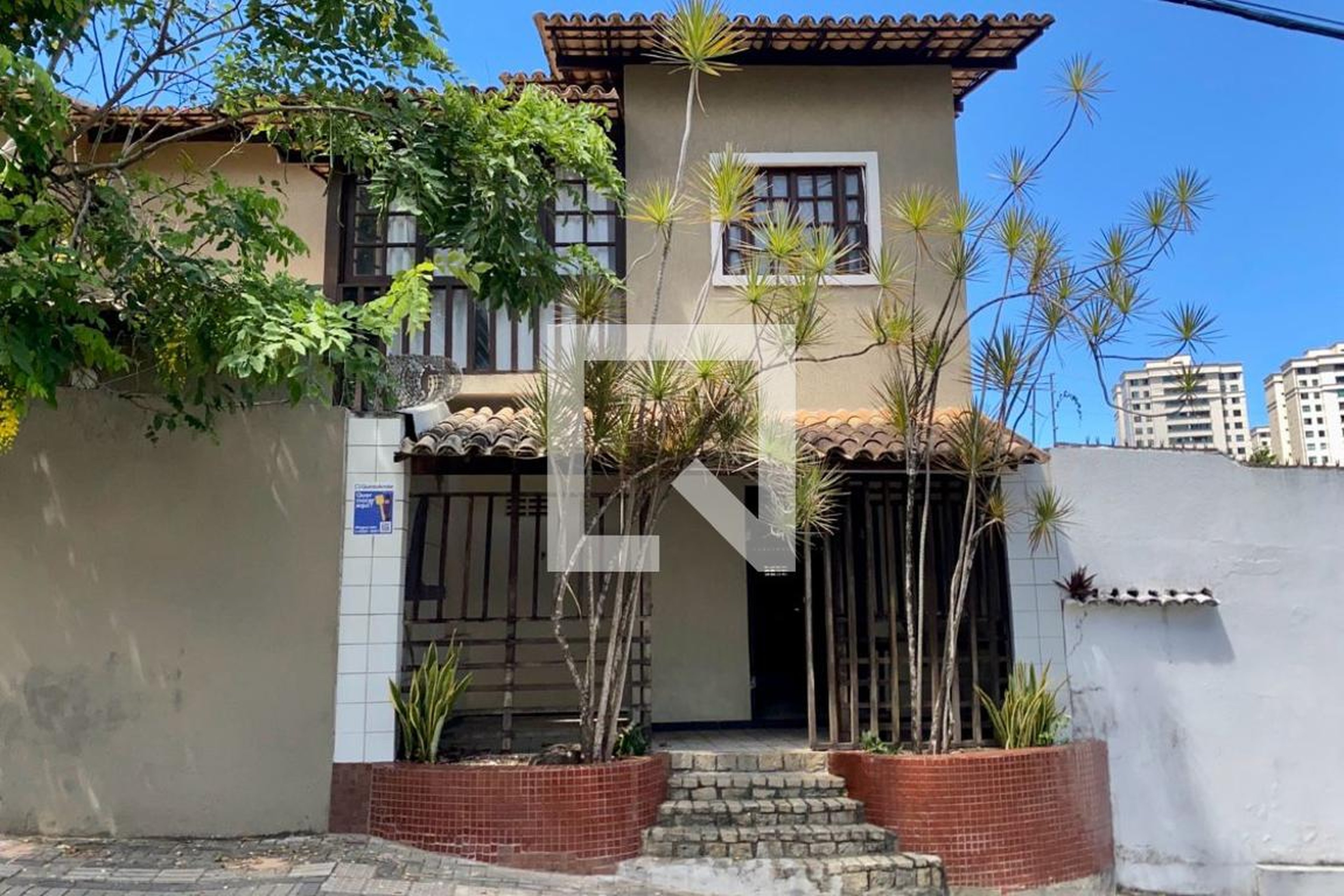 fachada Condomínio em Rua Jardim Paraíso, 12