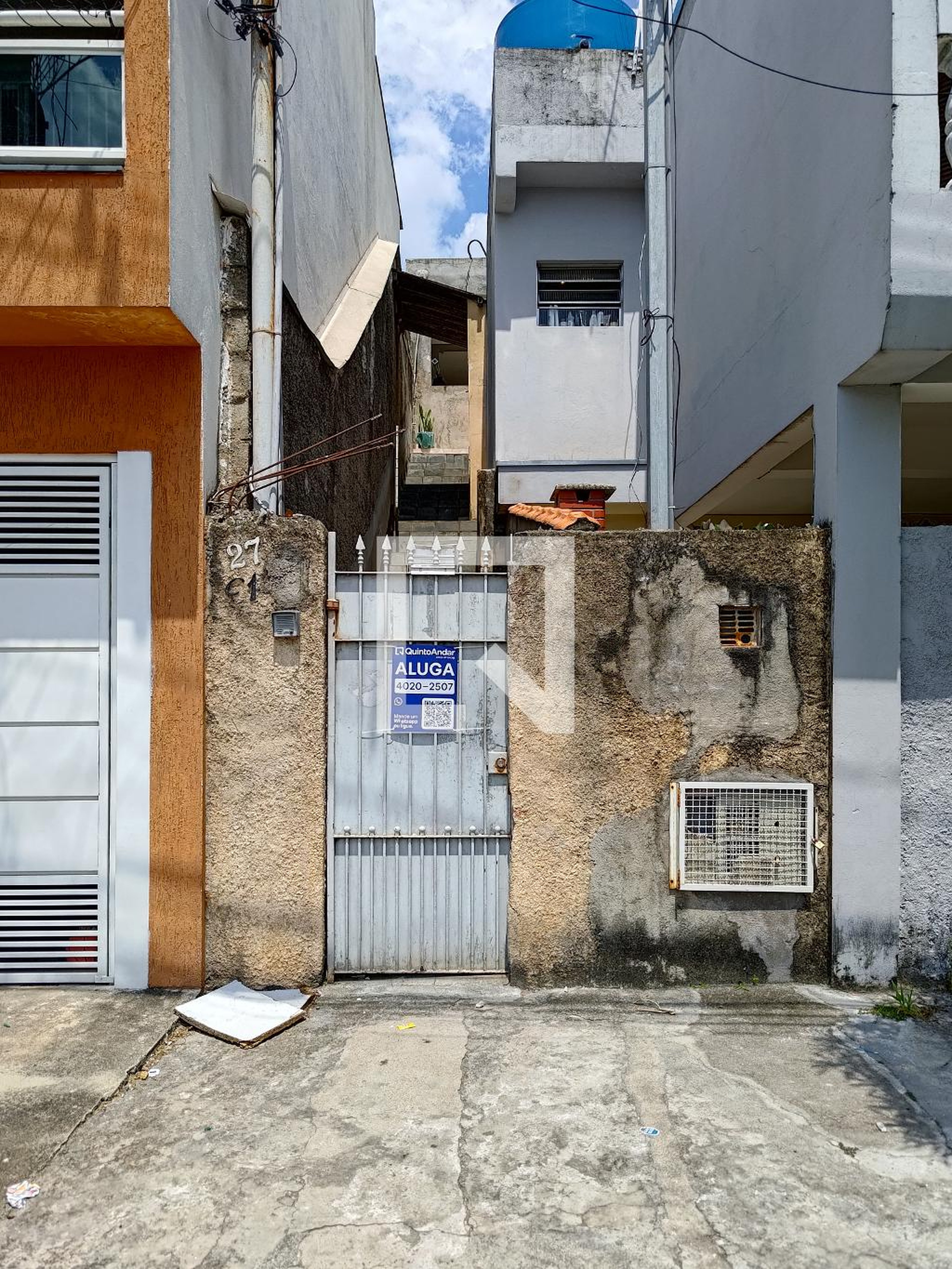 Fachada Condomínio em Rua Primaveras de Amor, 27