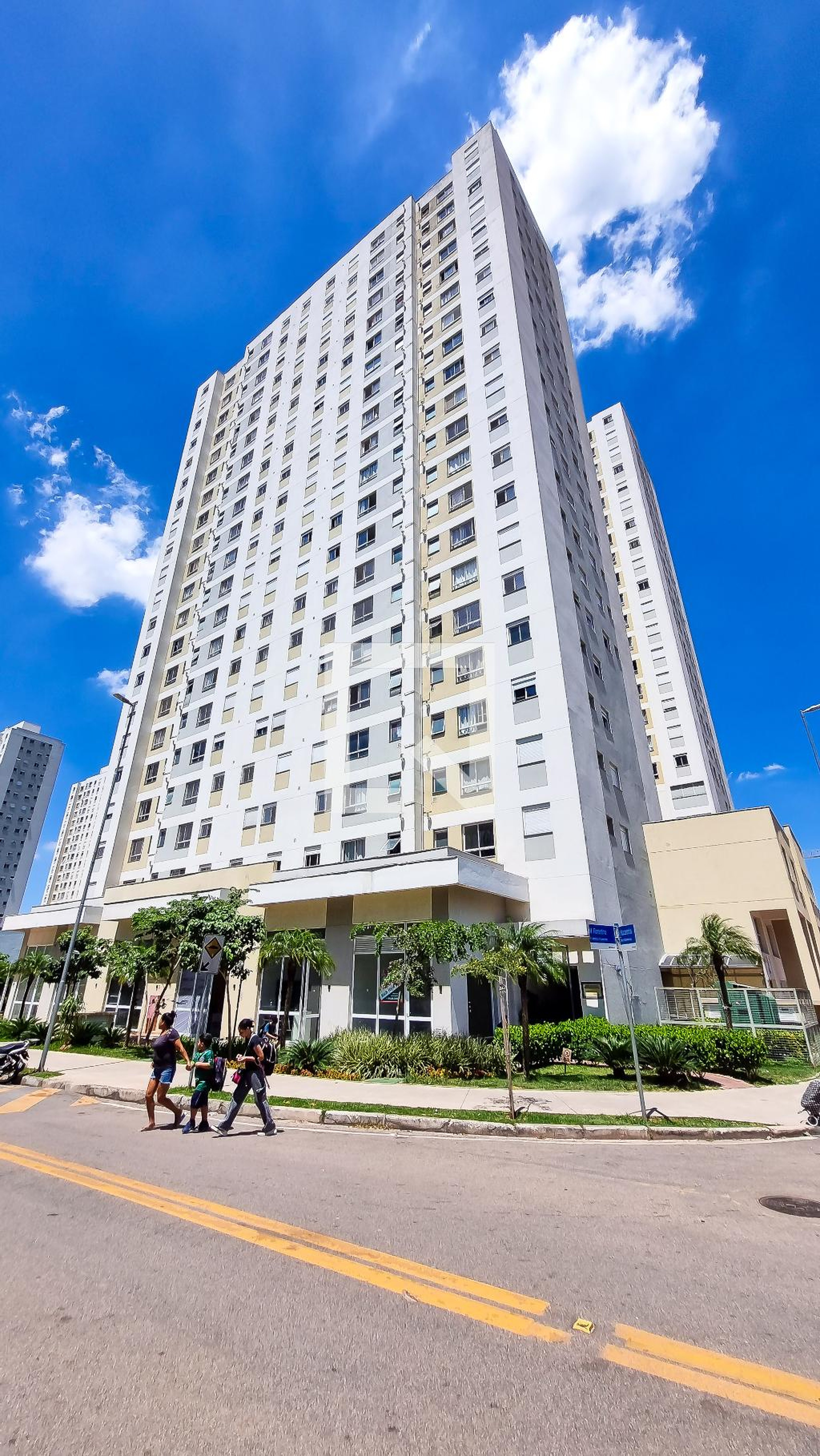 Fachada Condomínio em Rua Cândido Fontoura, 965