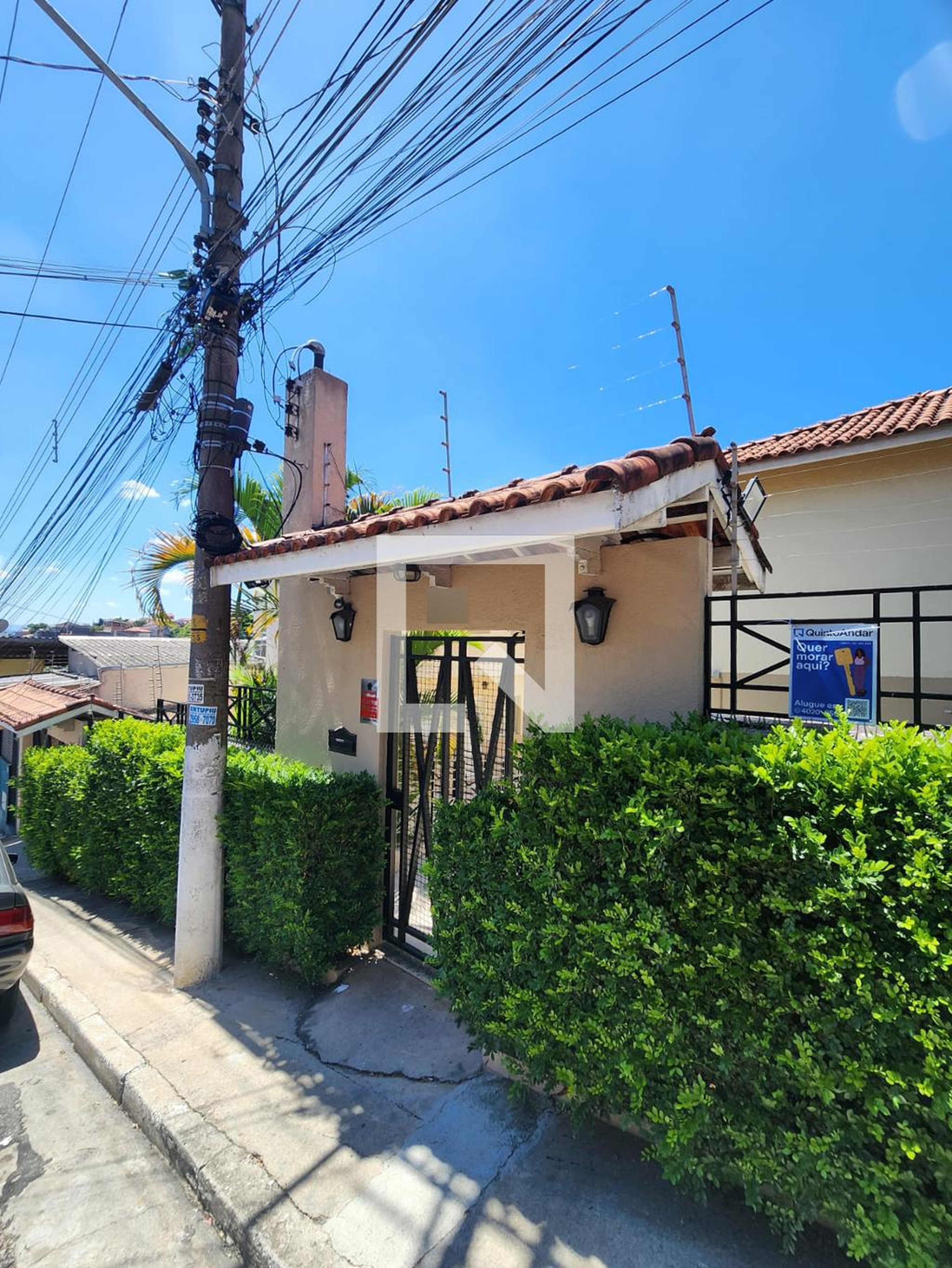 Fachada Condomínio em Rua Tapiraí, 386