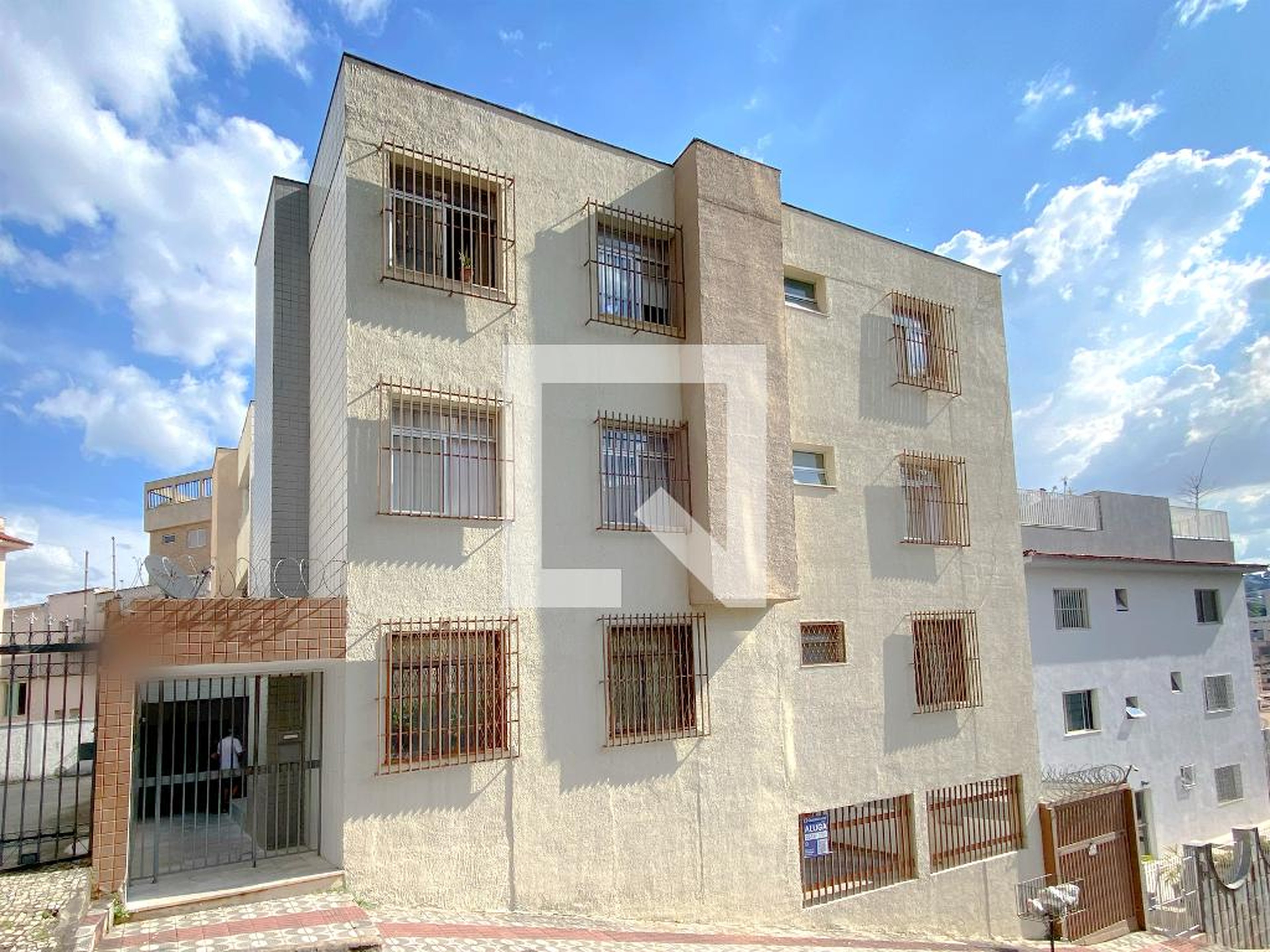 Fachada Condomínio em Rua Guilherme de Almeida, 260