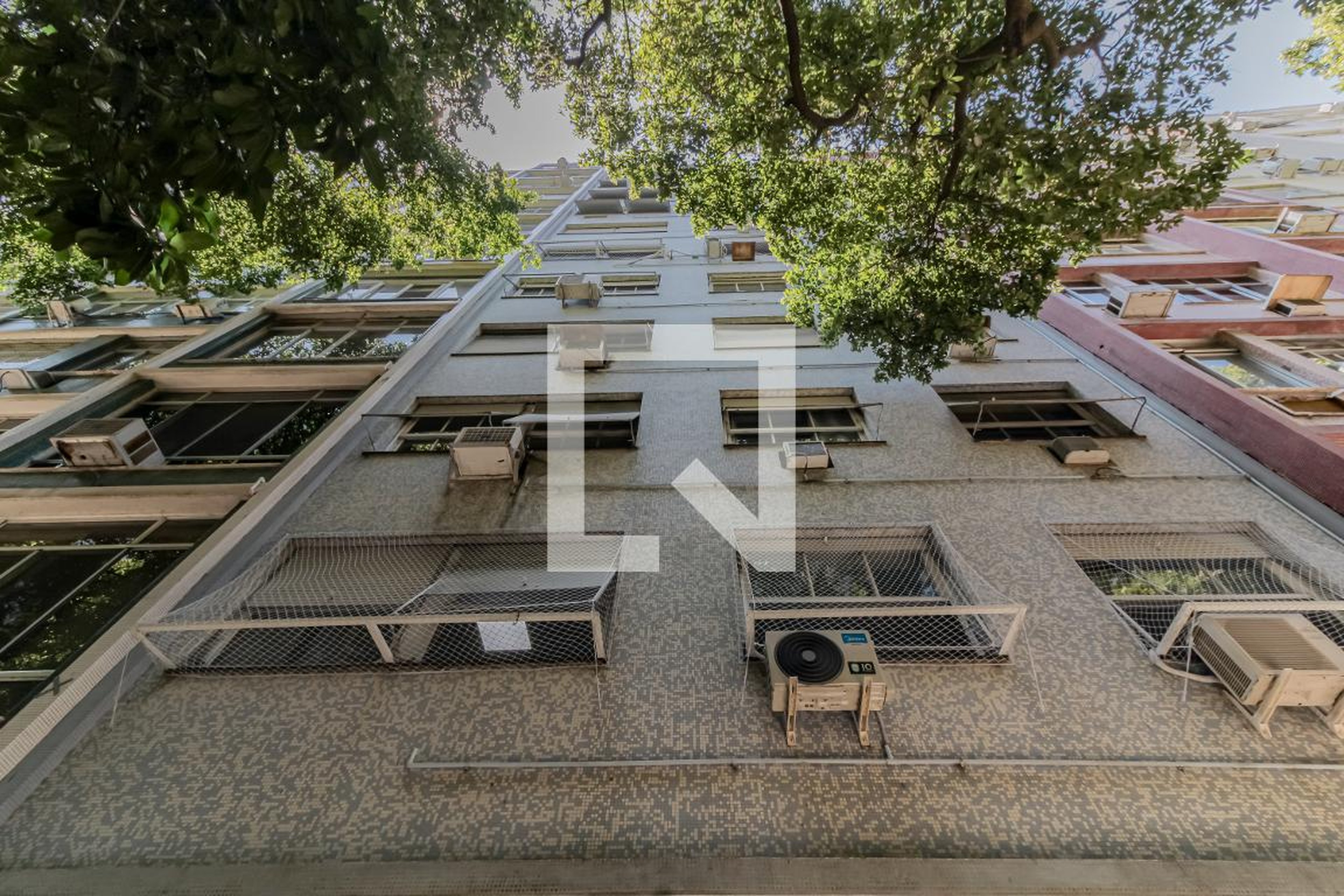 Fachada do Prédio Condomínio em Rua Bulhões Carvalho, 114