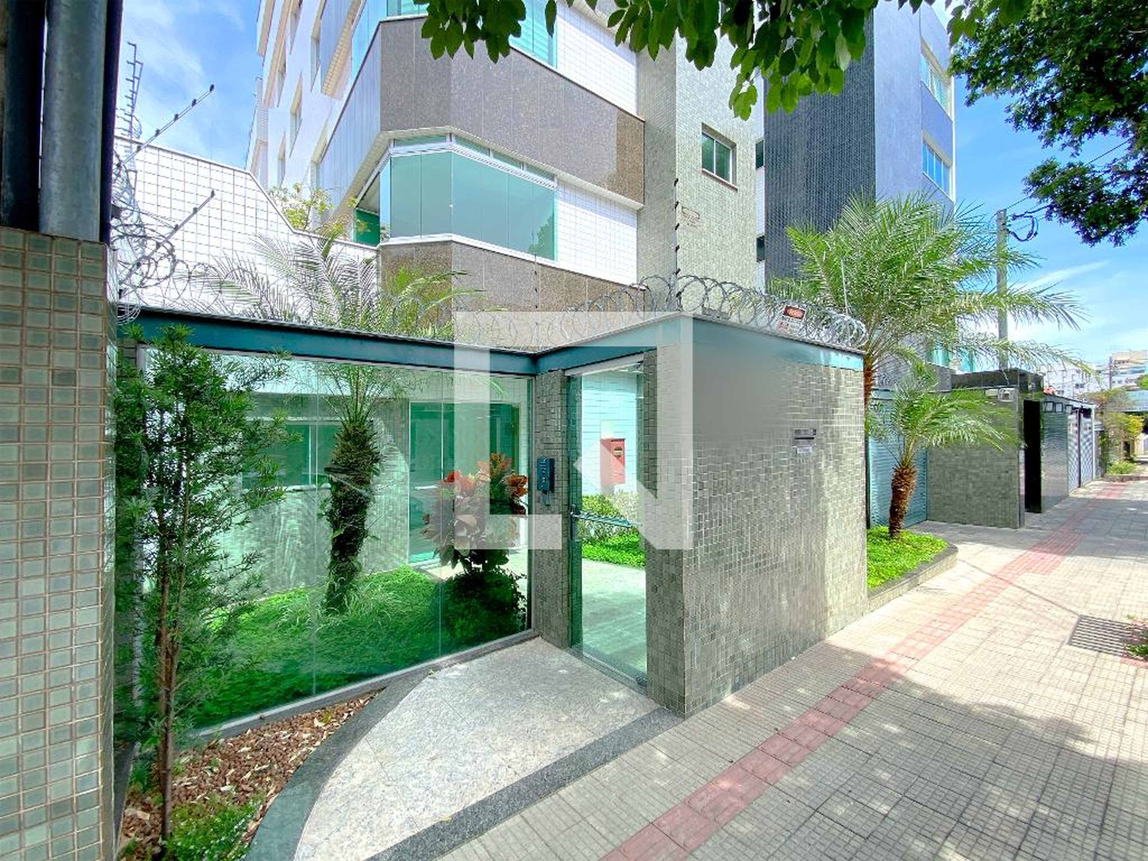 Fachada Condomínio em Rua Tabelião Ferreira de Carvalho, 746