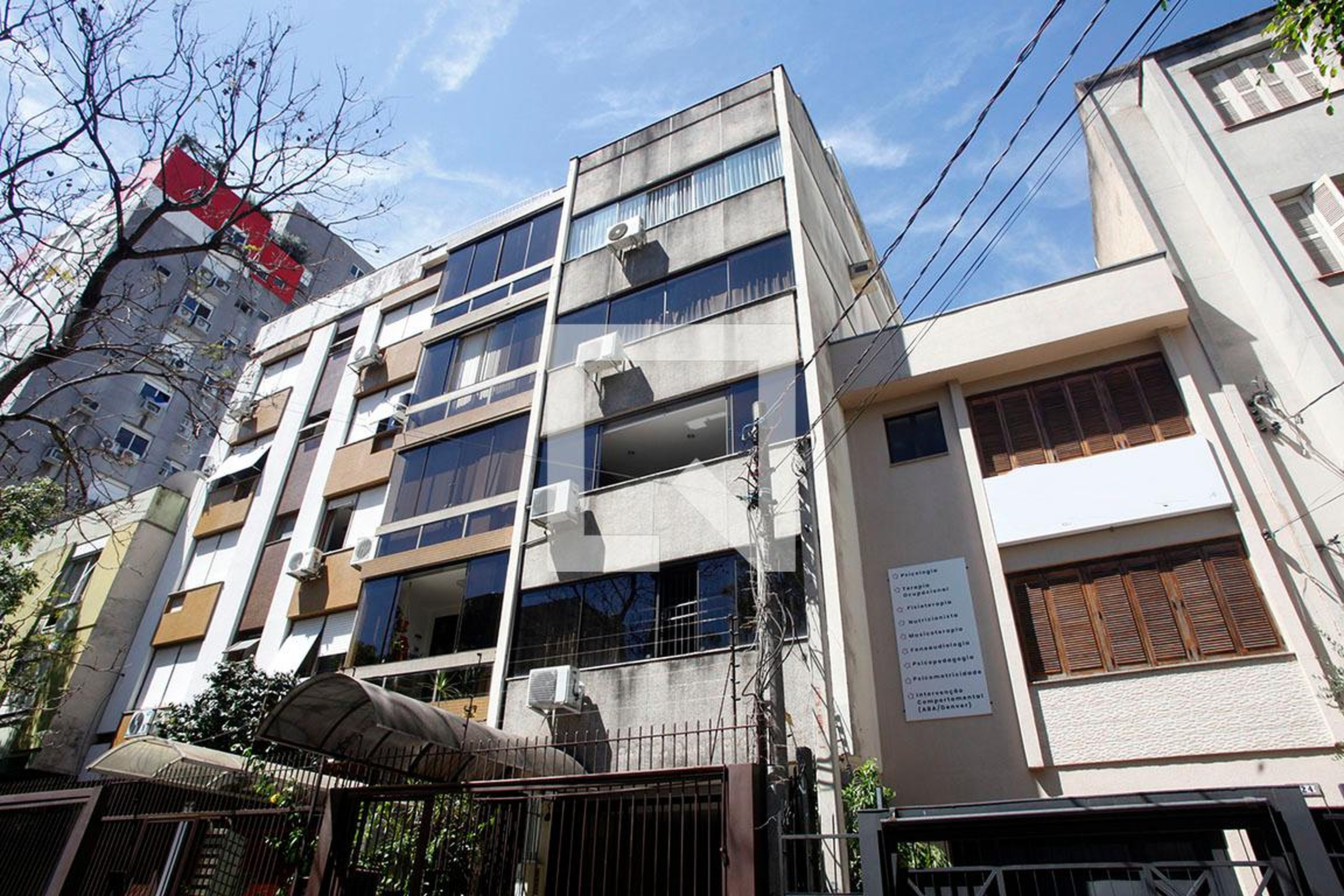 Fachada Condomínio em Rua Tomaz Flores, 122