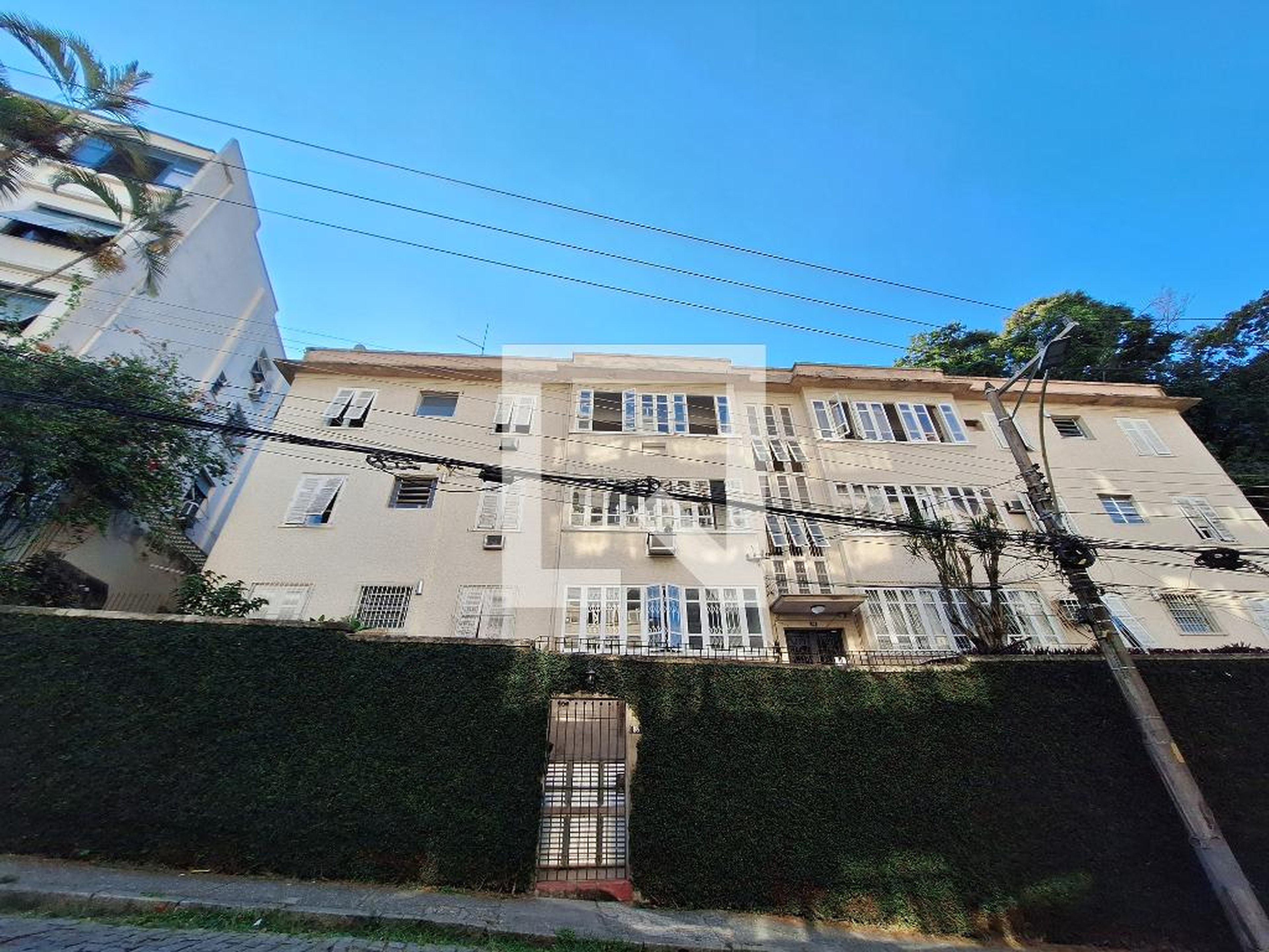 Fachada Condomínio em Rua Belisário Távora, 98