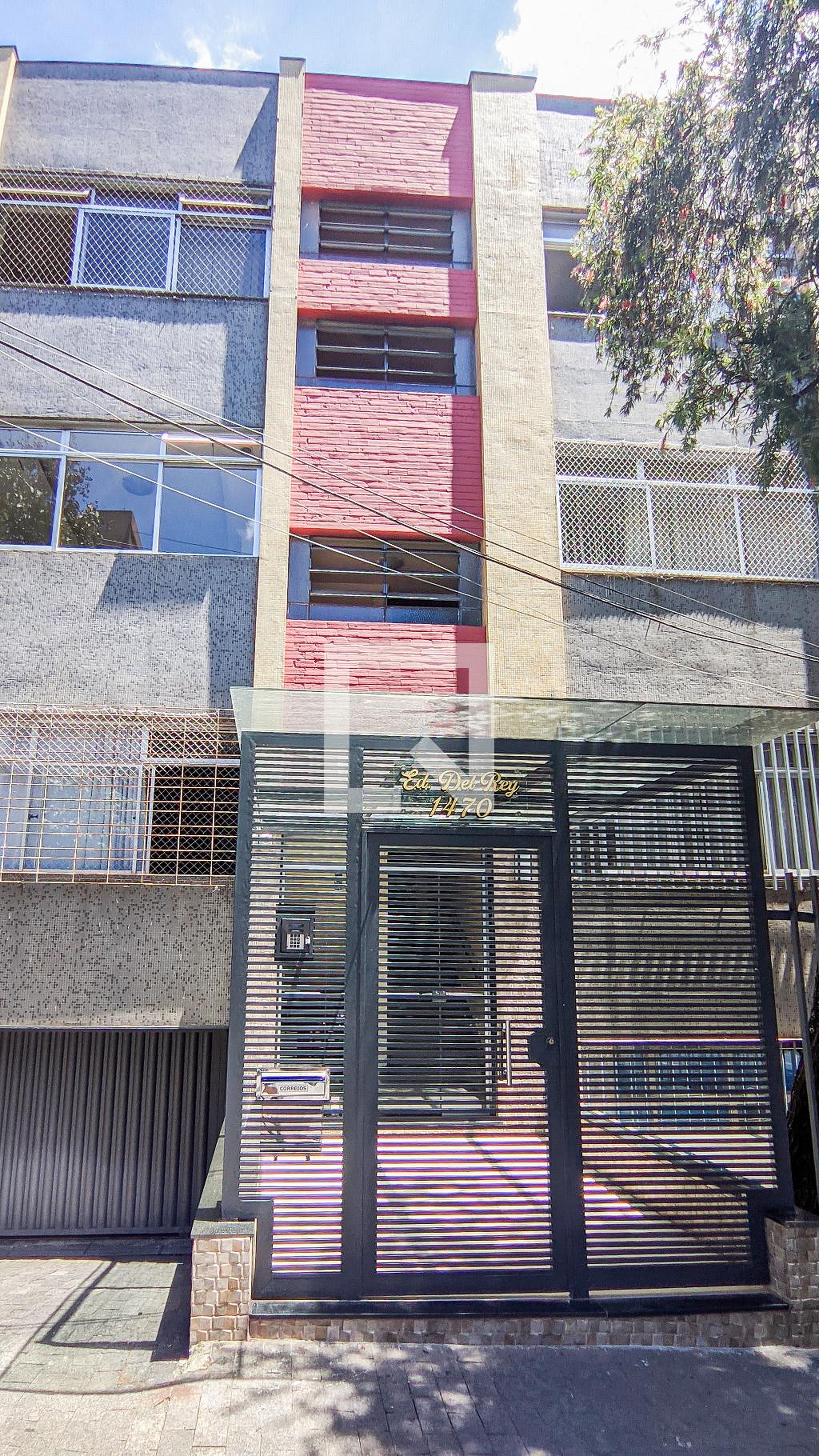 Fachada Condomínio em Rua Araguari, 1470