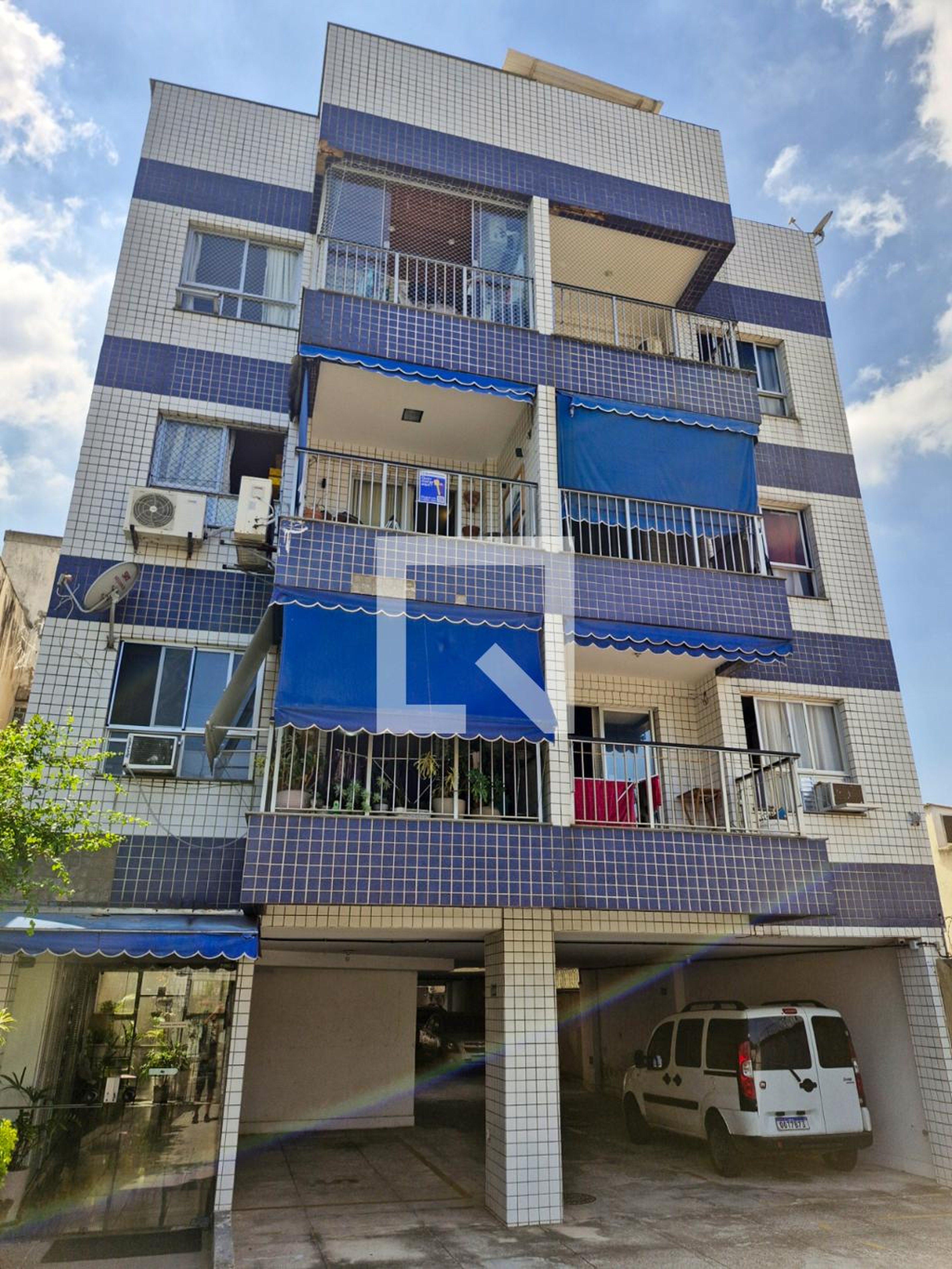 Fachada Condomínio em Rua Carlos Xavier, 615