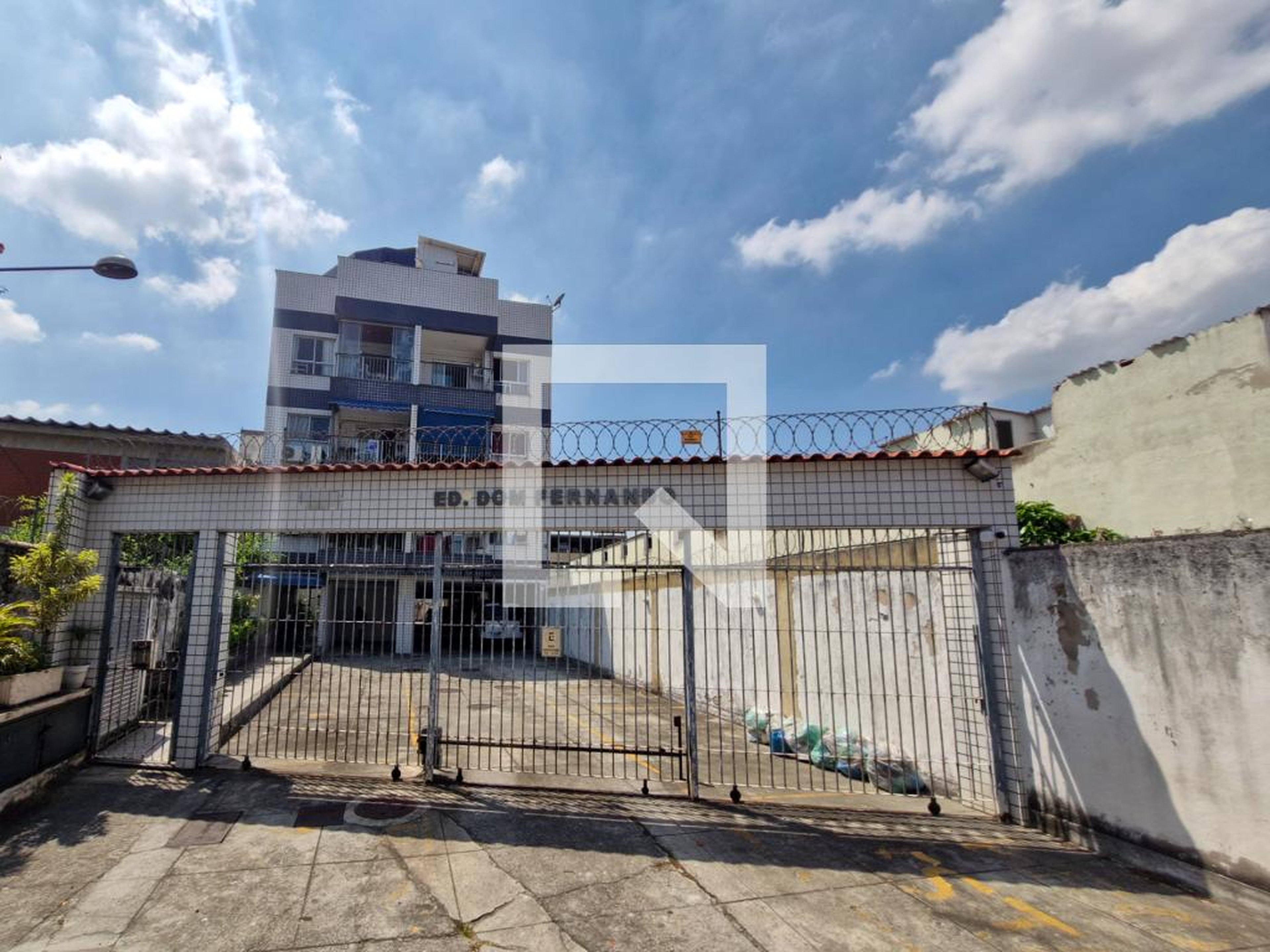 Fachada do Prédio Condomínio em Rua Carlos Xavier, 615