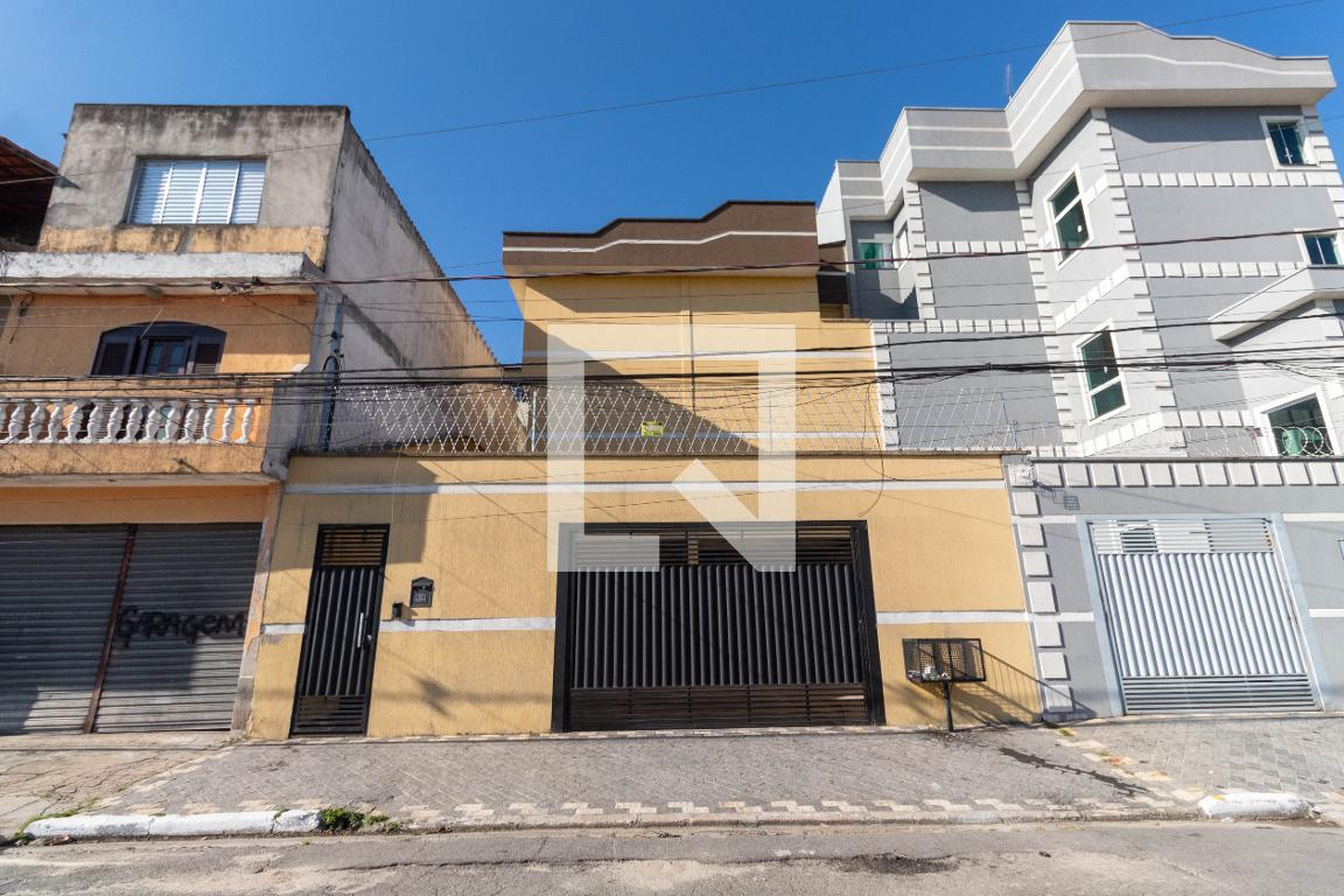 Fachada do condomínio Condomínio em Rua Fausto Figueira de Melo, 142