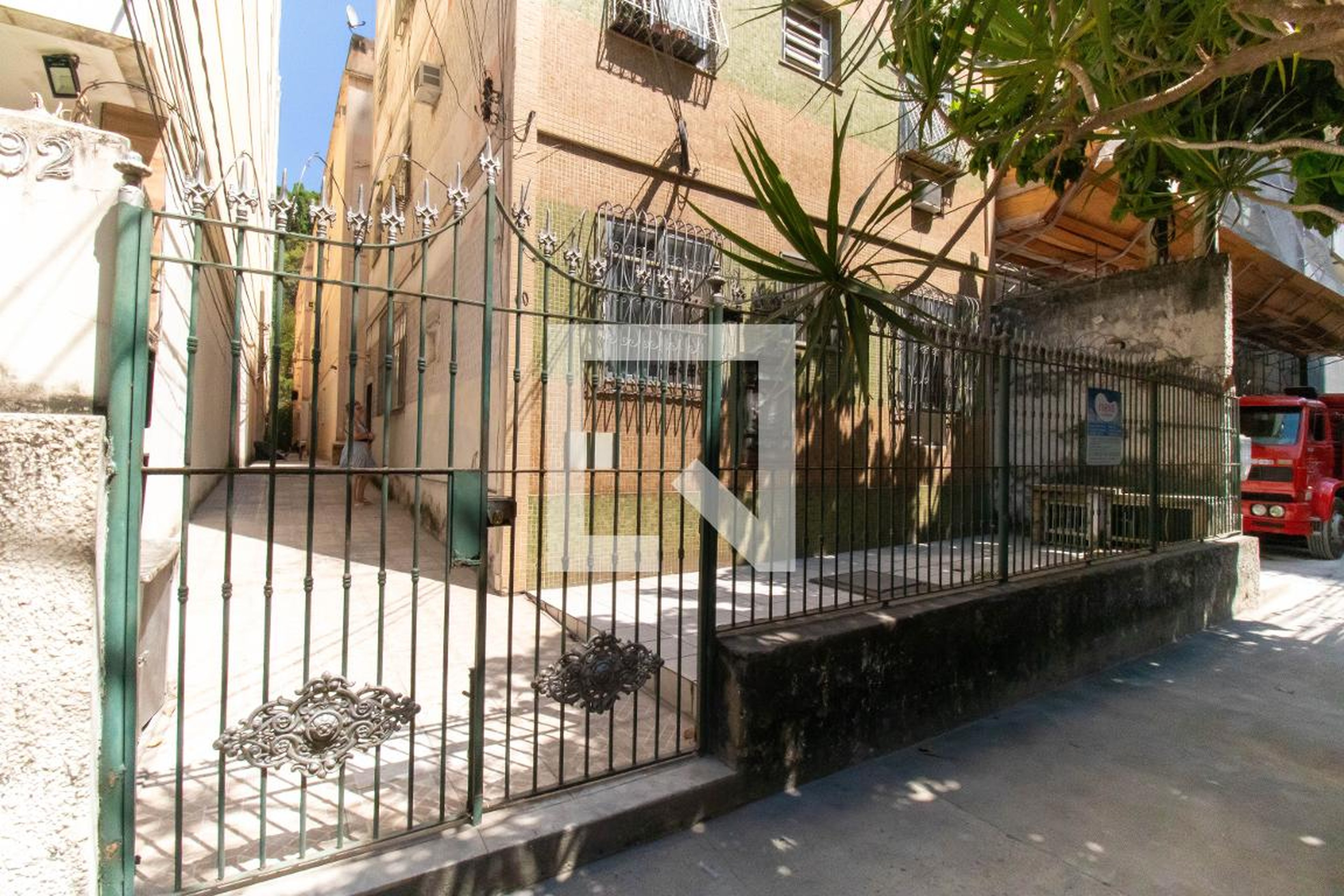 Fachada Condomínio em Rua Joaquim Távora, 90