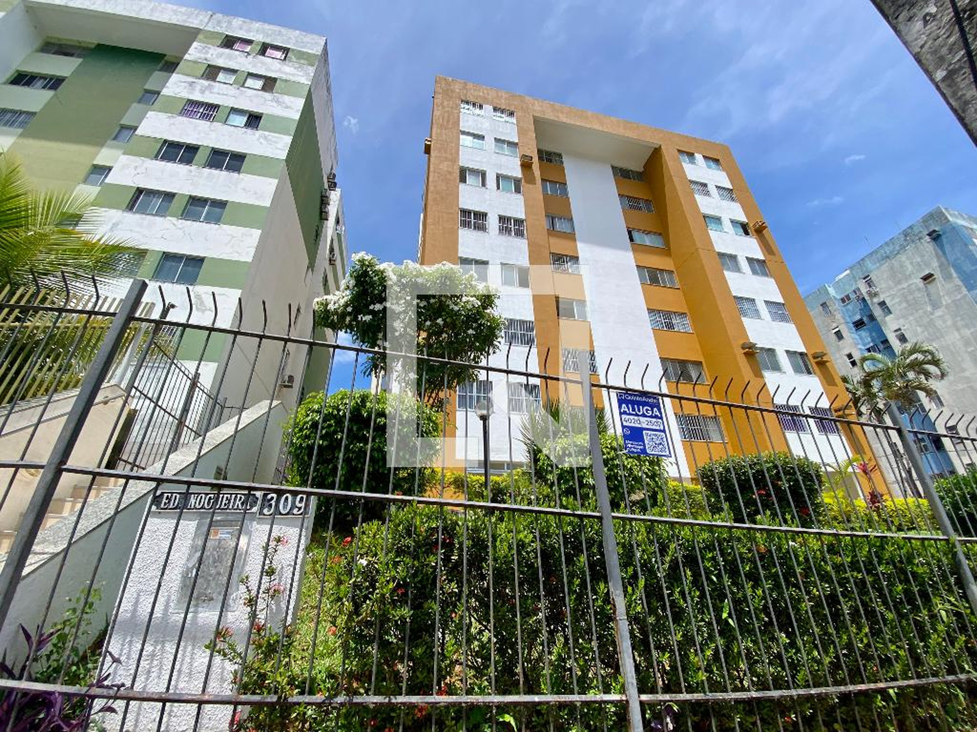 Fachada Condomínio em Rua Nilson Costa, 3