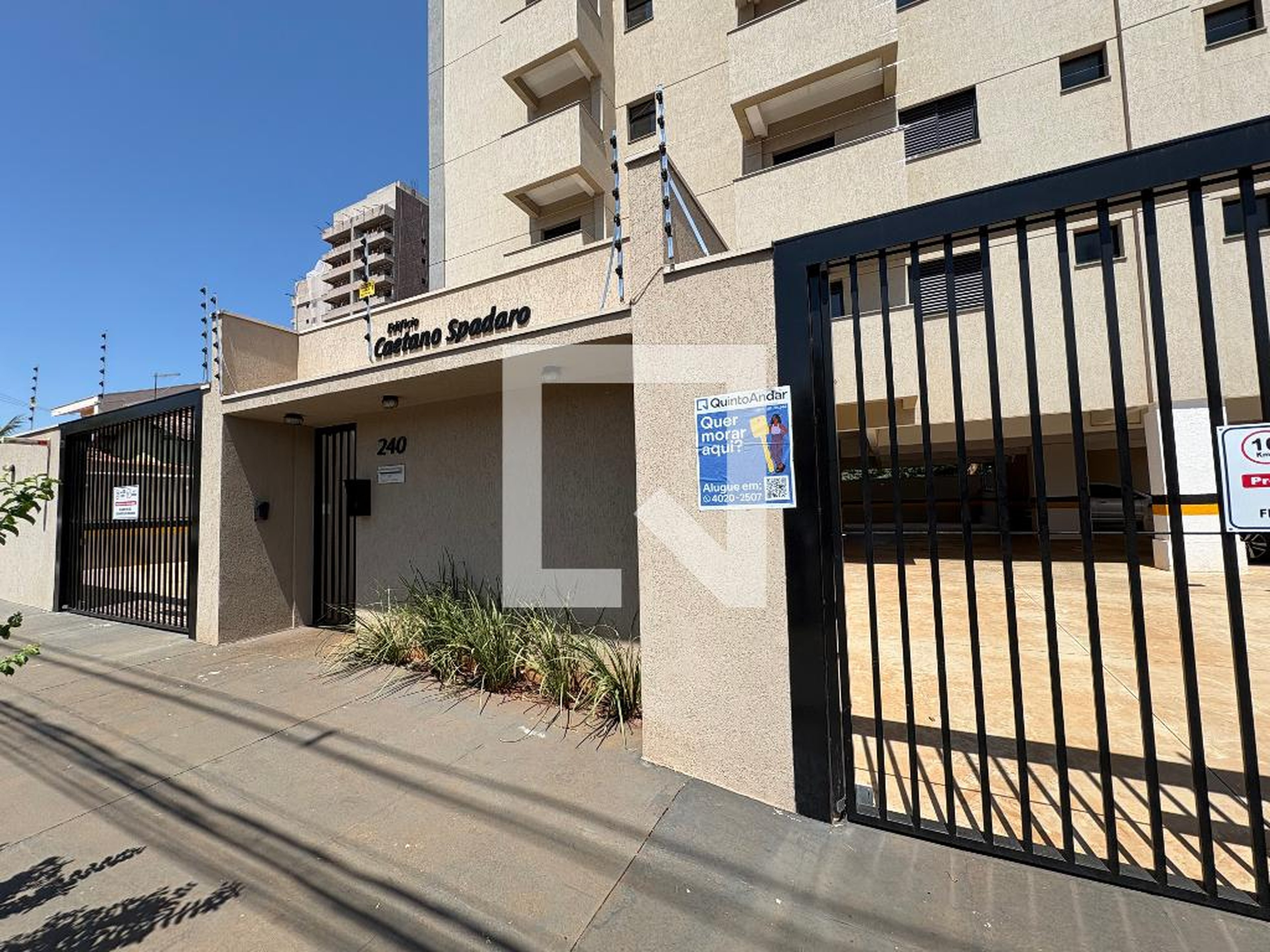 Fachada Condomínio em Rua Sargento Sílvio Delmar Hollenbach, 240