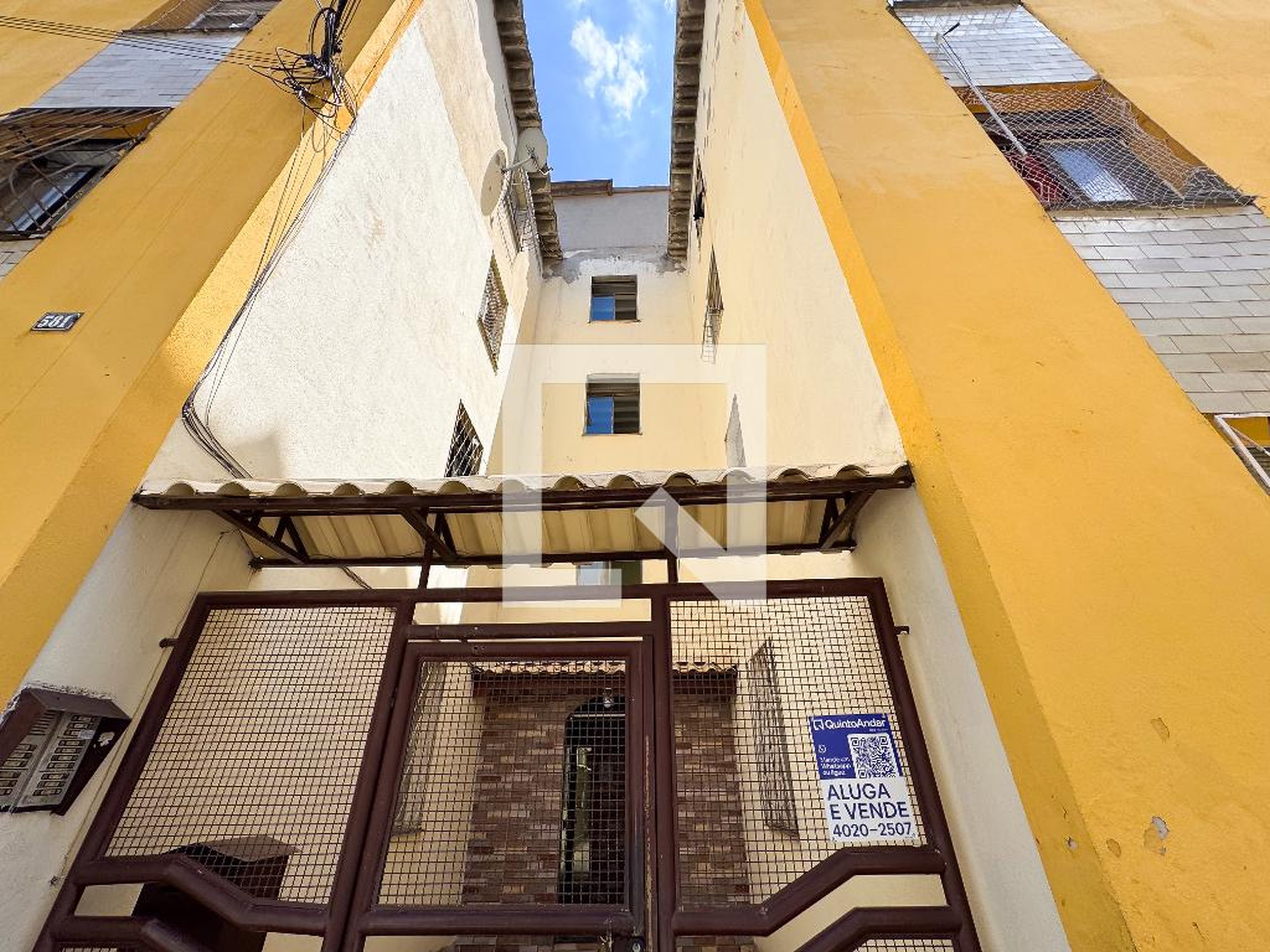 Fachada Condomínio em Rua Dorinato Lima, 581