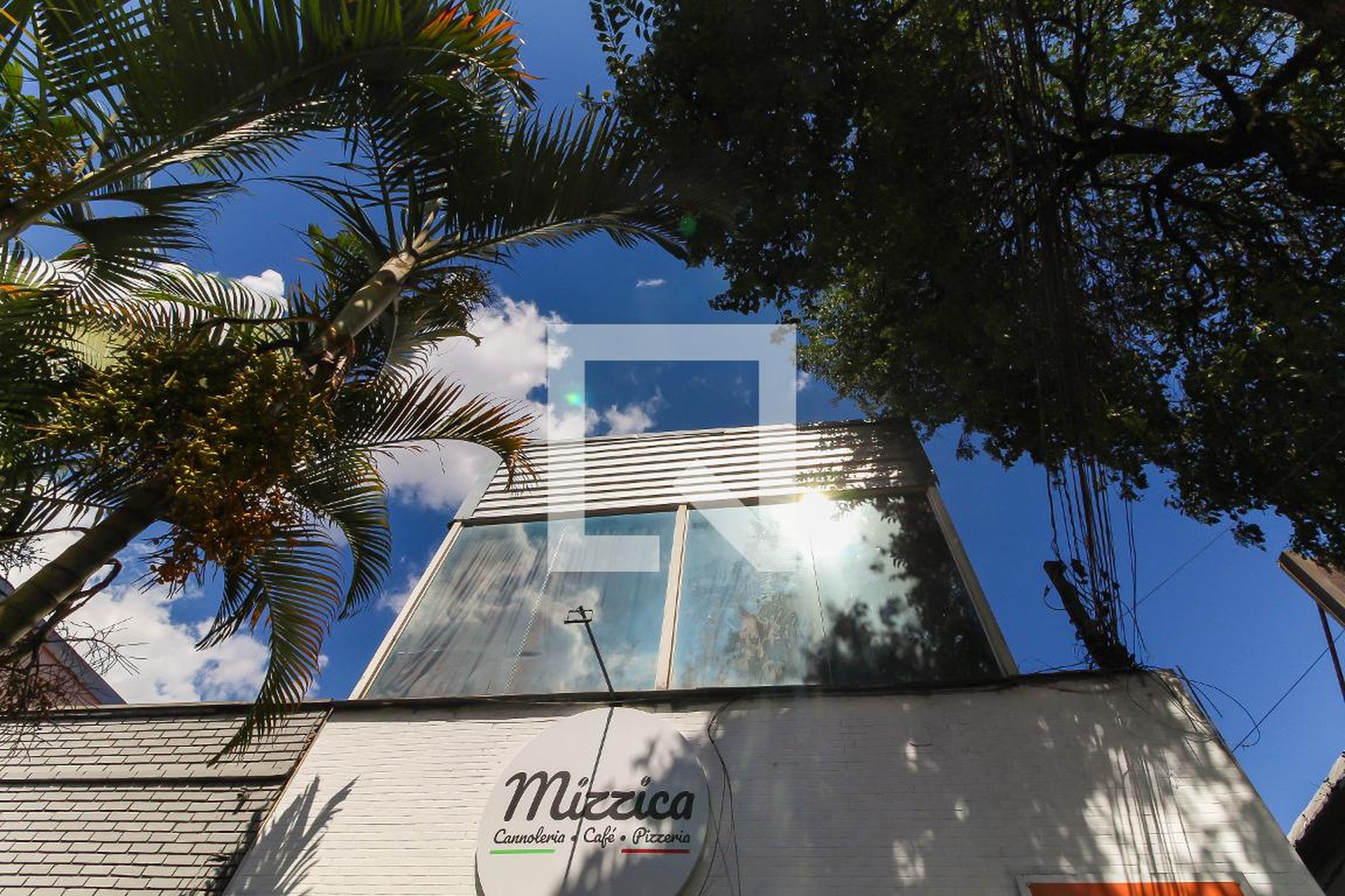 Fachada Condomínio em Rua Isabel Dias, 176