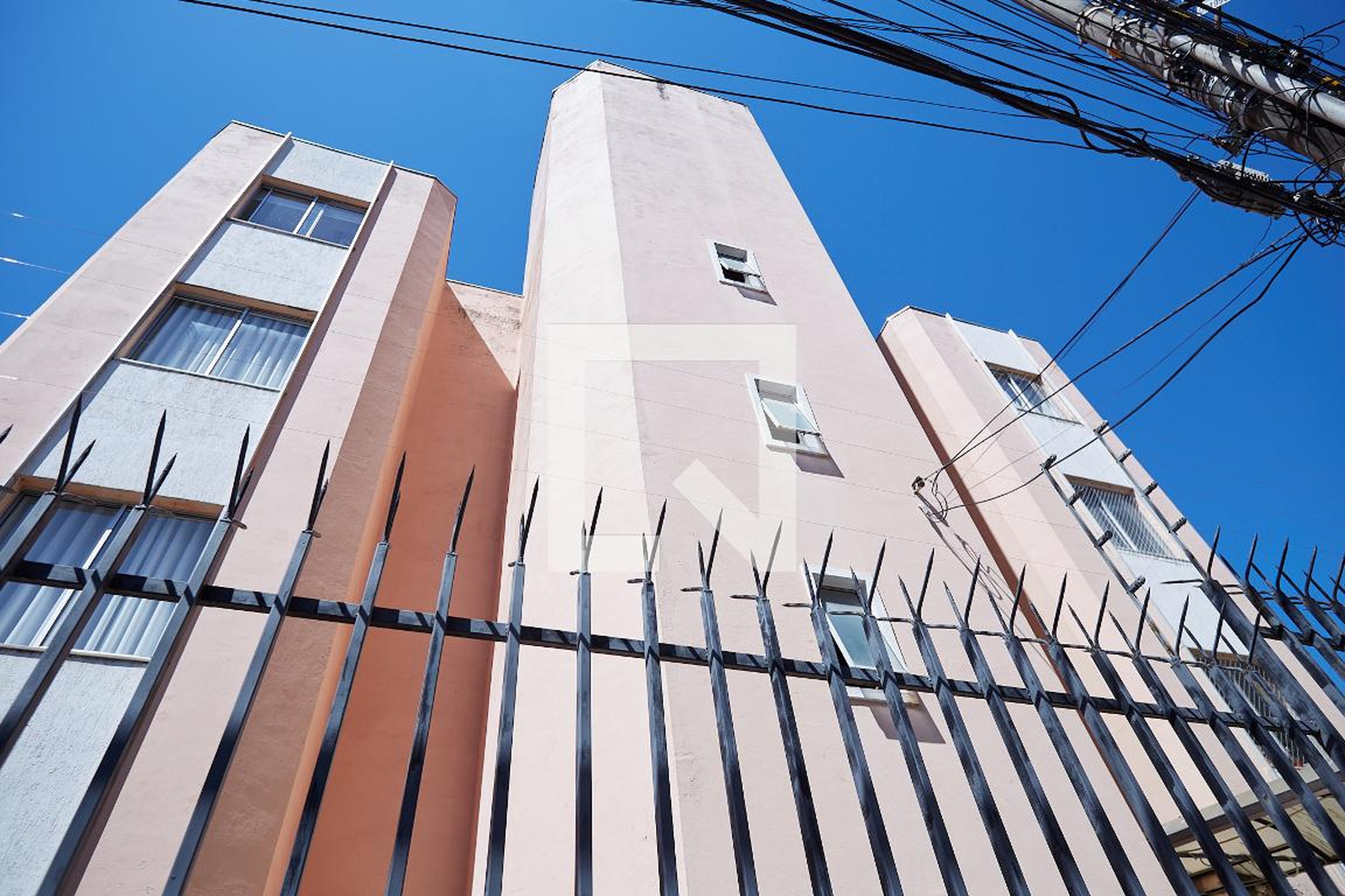 Fachada Condomínio em Rua Stela de Souza, 280