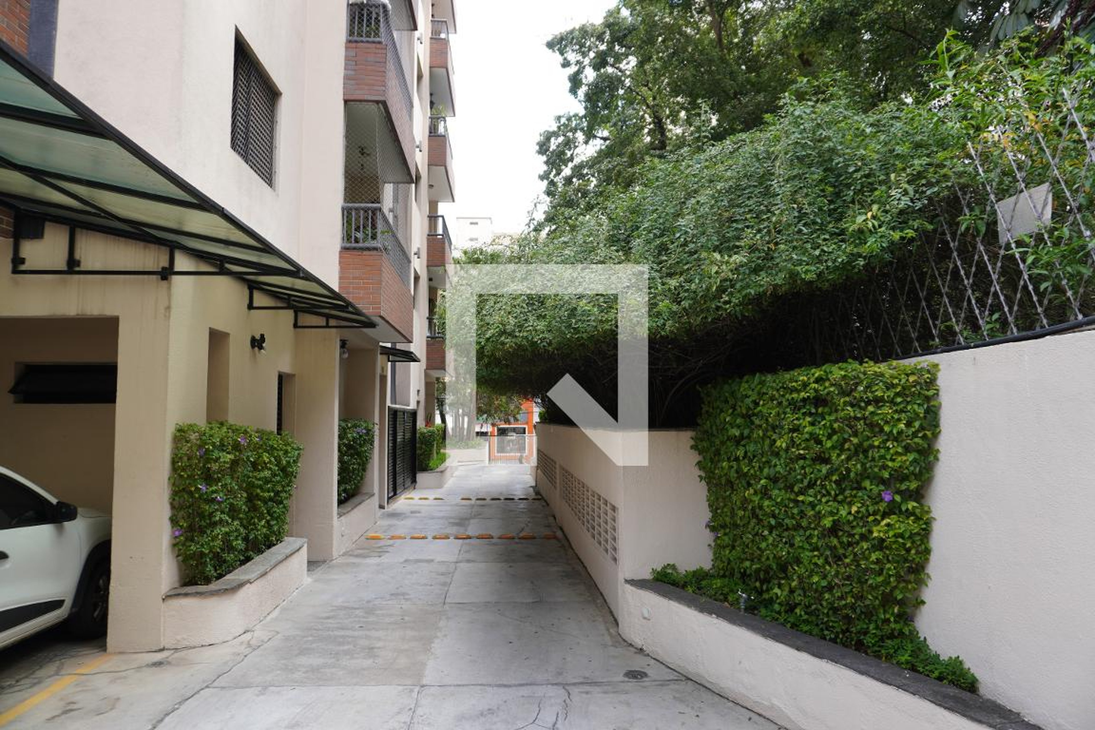 Fachada Condomínio em Rua dos Pinheiros, 502