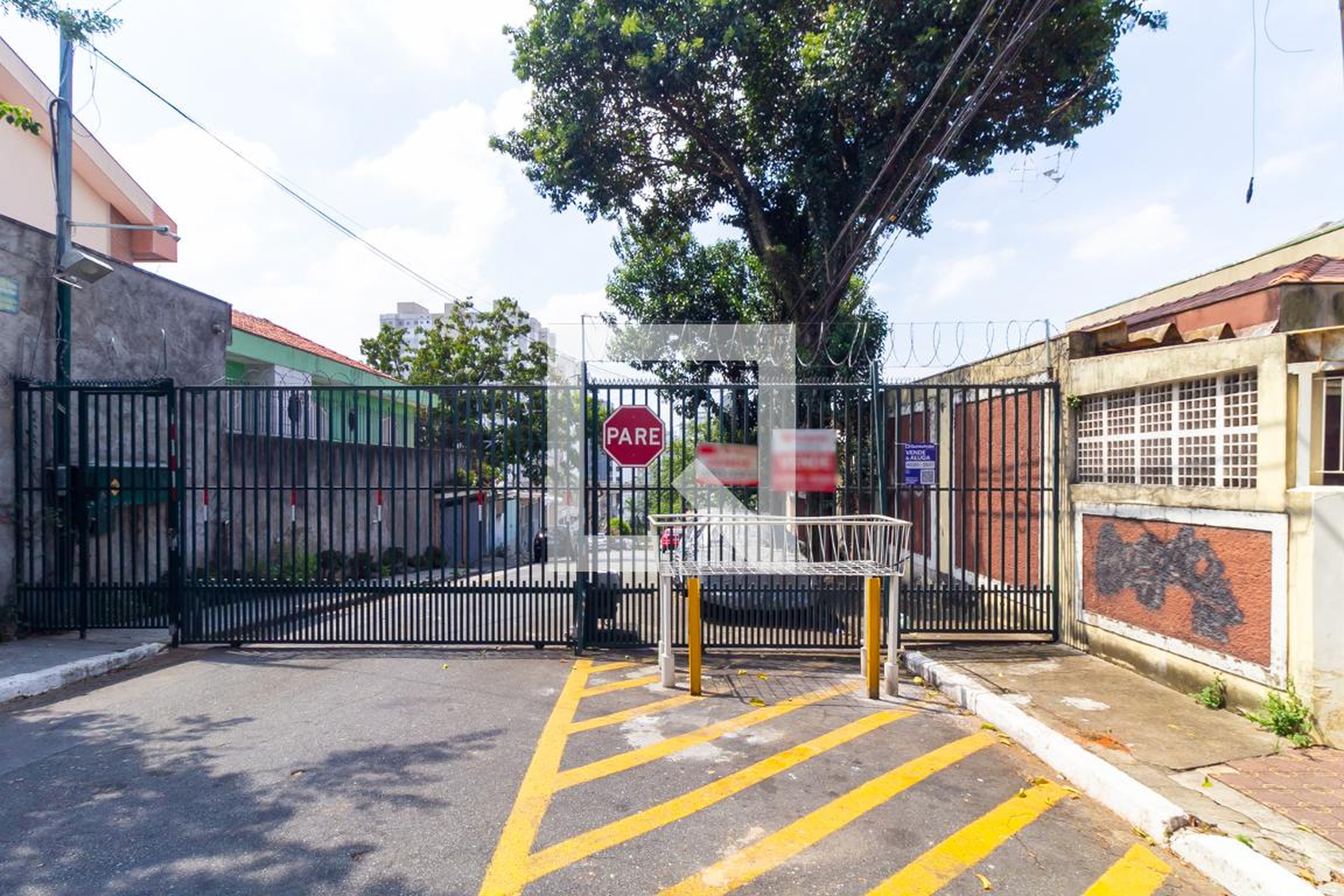 Fachada do Condominio Condomínio em Rua Alberto Romani Horta, 221