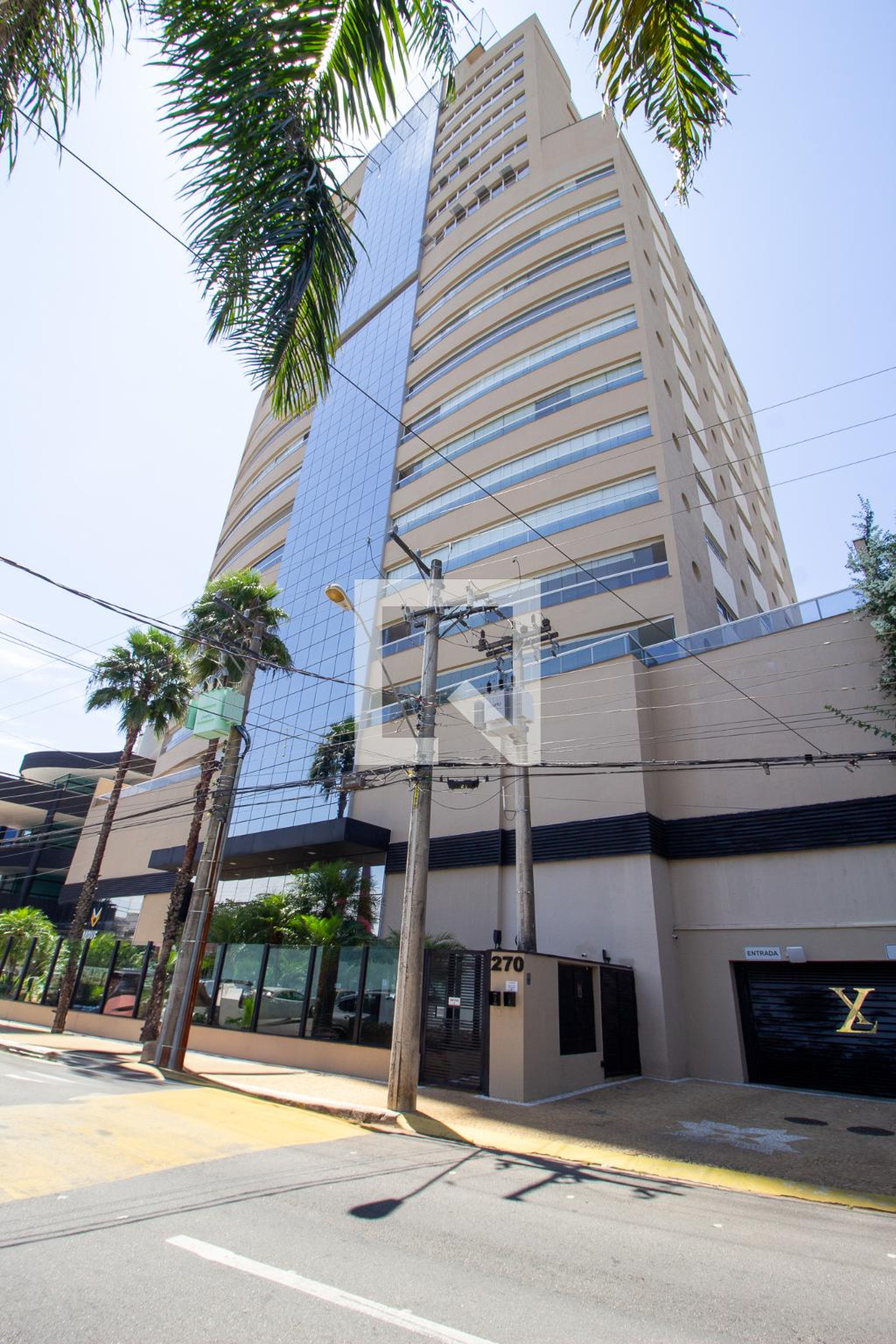 Fachada Condomínio em Rua José Maria Hanickel, 270