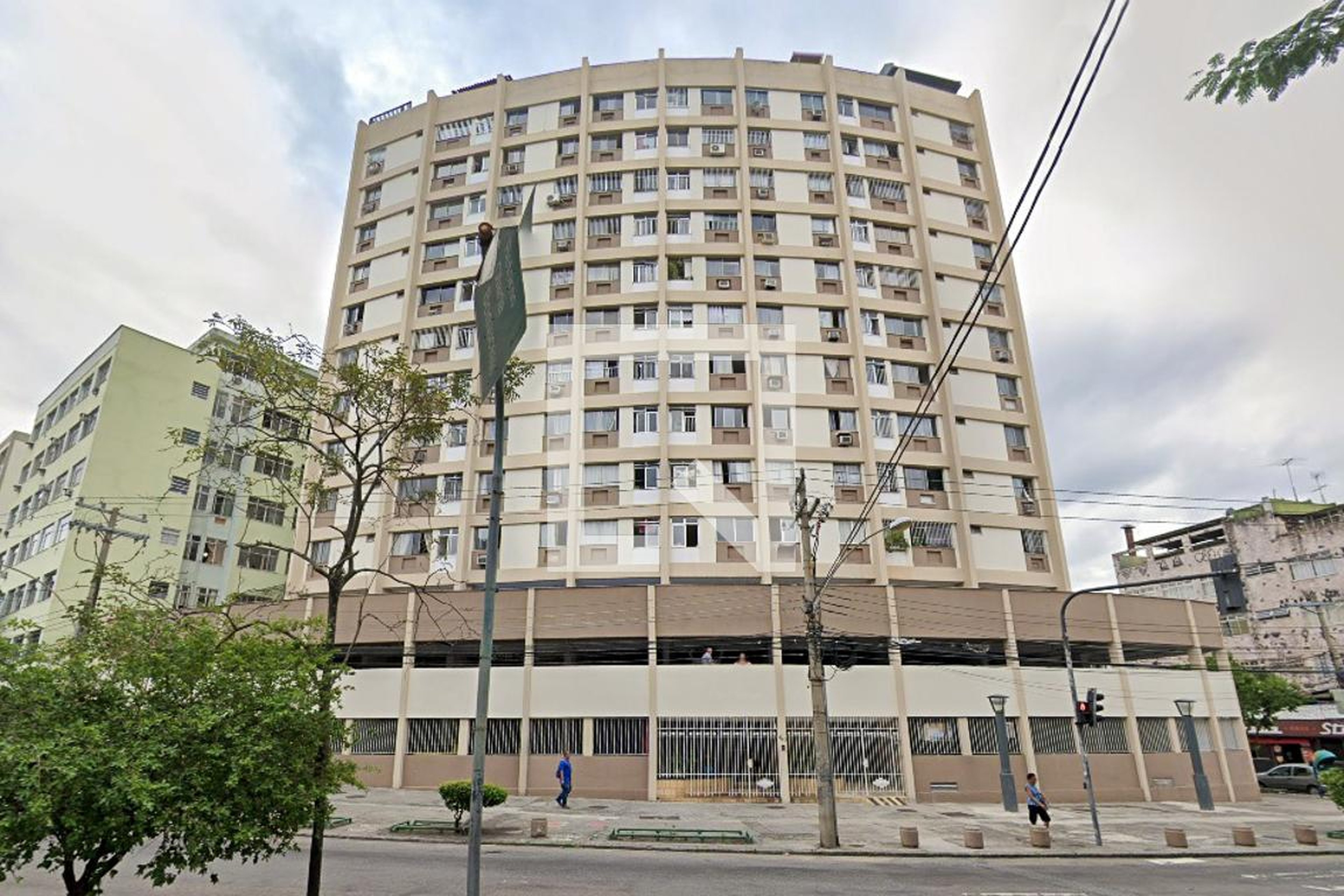 Fachada do Prédio Condomínio em Avenida Professor Plínio Bastos, 680