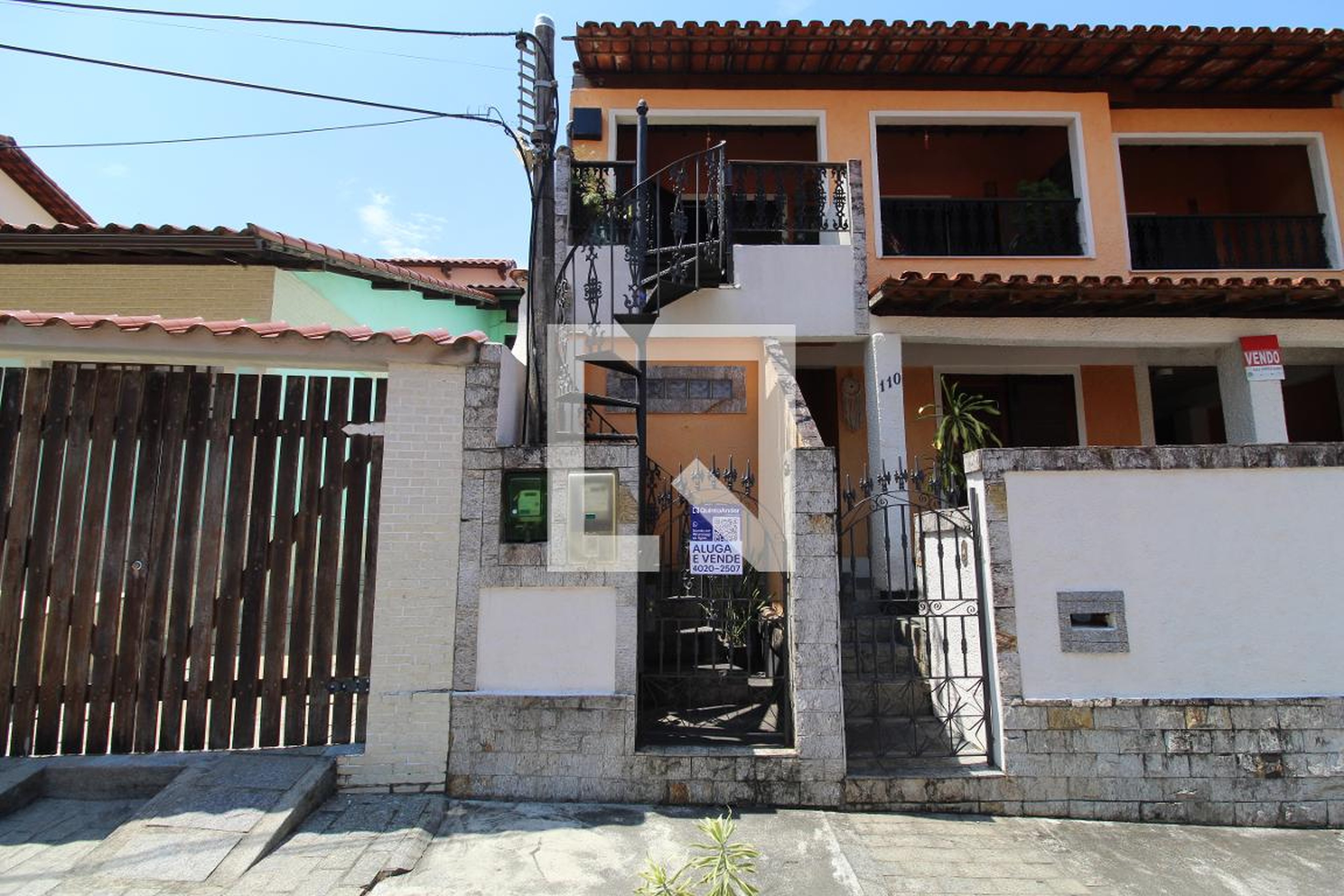 Fachada Condomínio em Rua Mario Miranda, 110