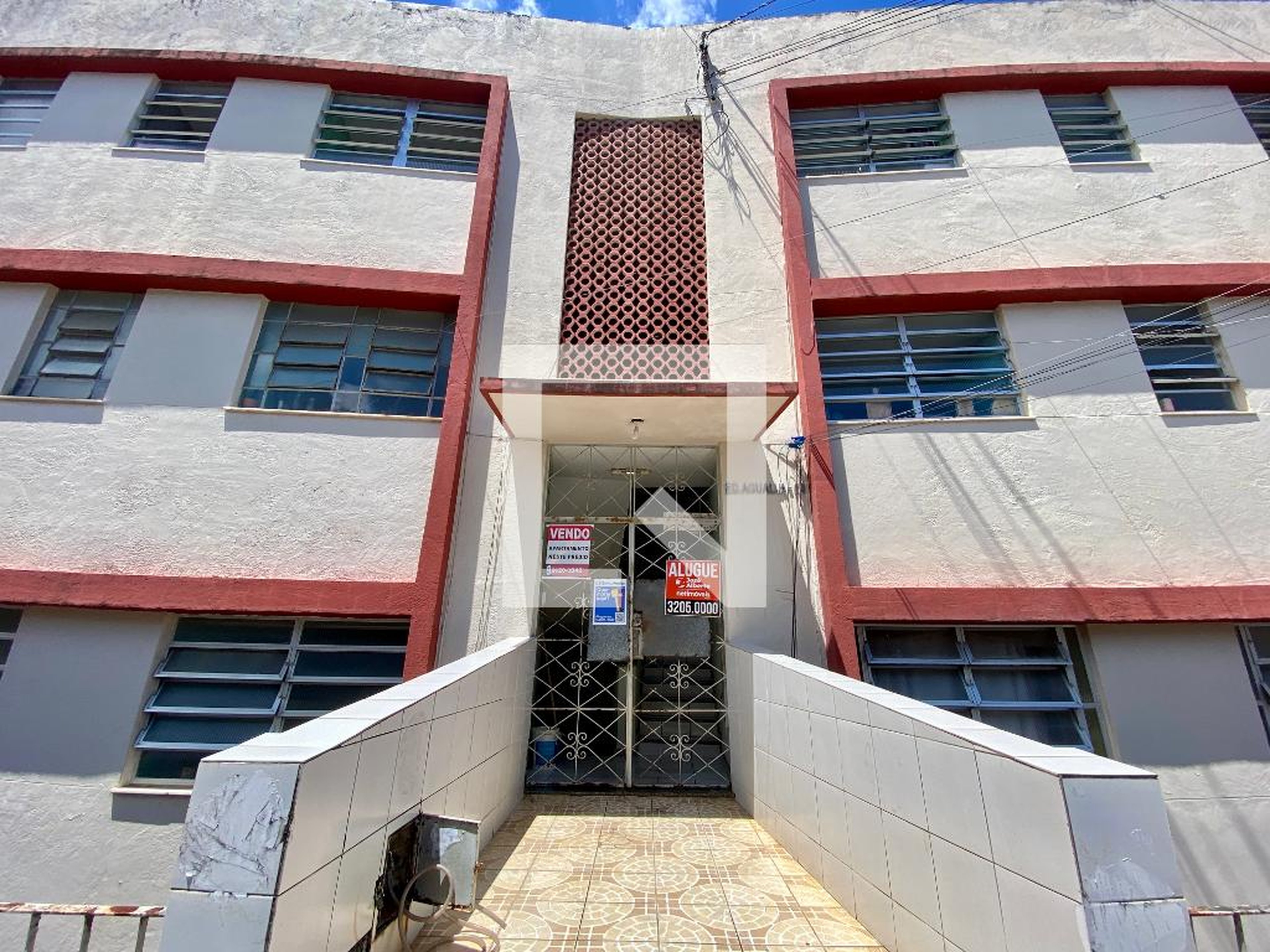 Fachada Condomínio em Rua Arquimedes Gonçalves, 50