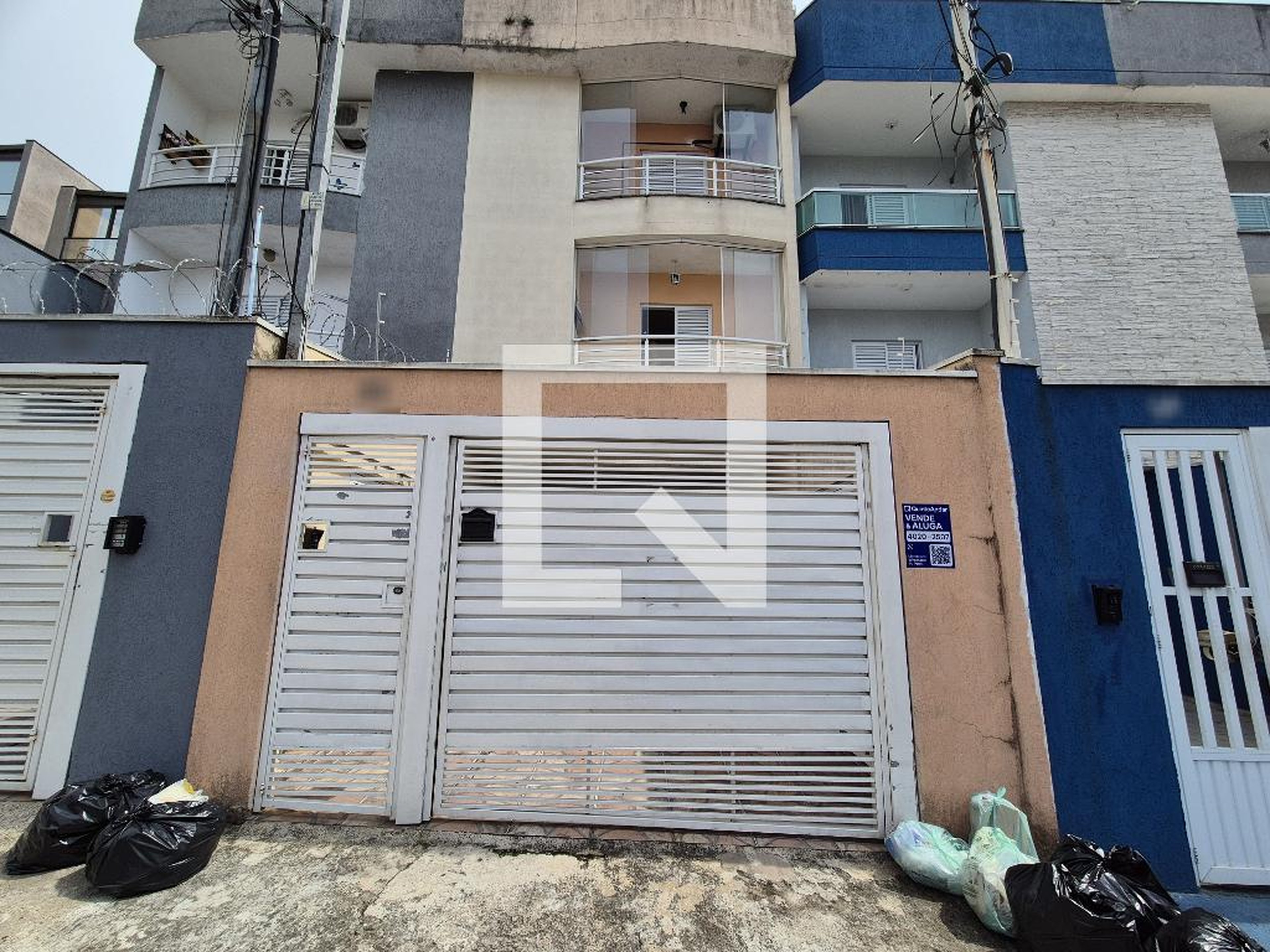 Fachada Condomínio em Rua Luís Silva, 58