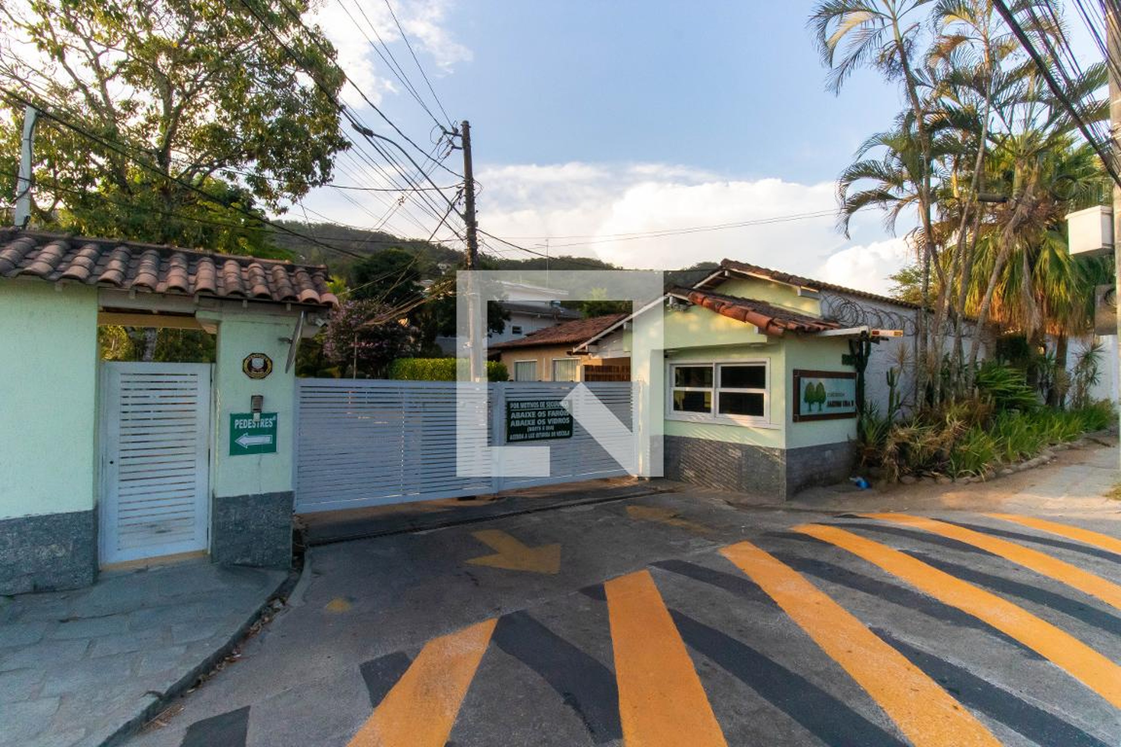 Fachada do Condomínio Condomínio em Rua Doutor Faria dos Réis, 185