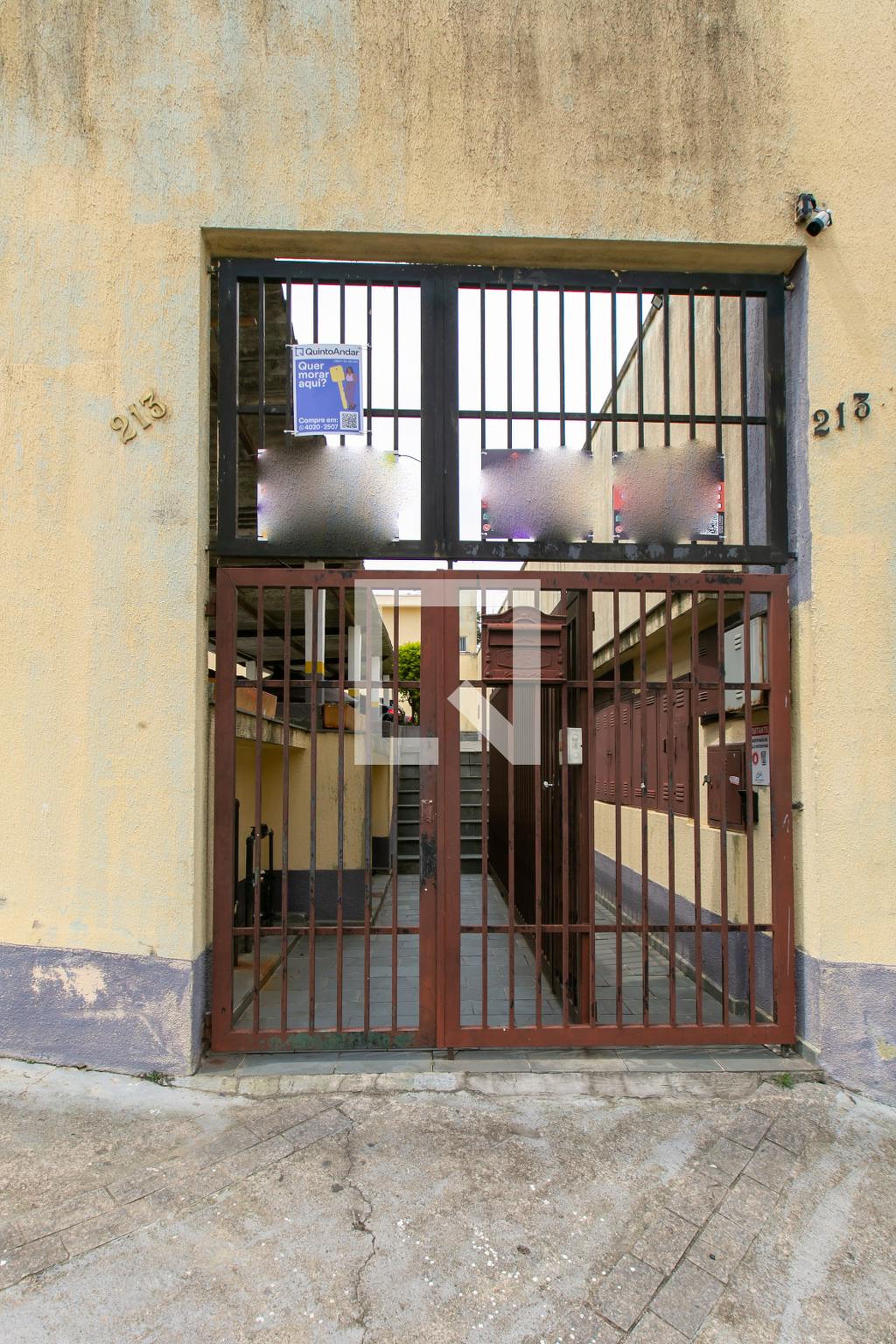 Fachada do Condomínio Condomínio em Rua Iná, 213