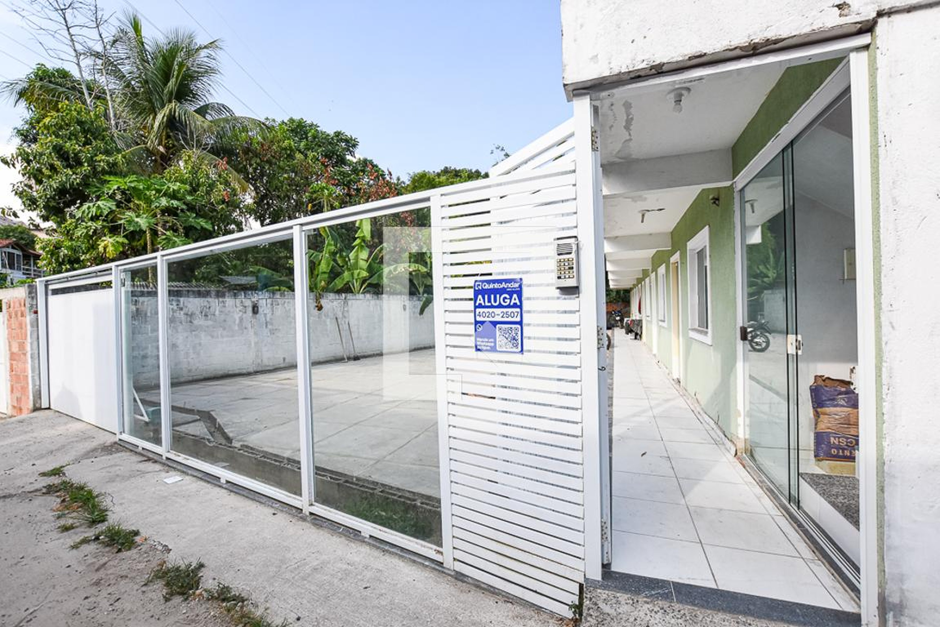 Fachada Condomínio em Estrada de Mata Paca, 161