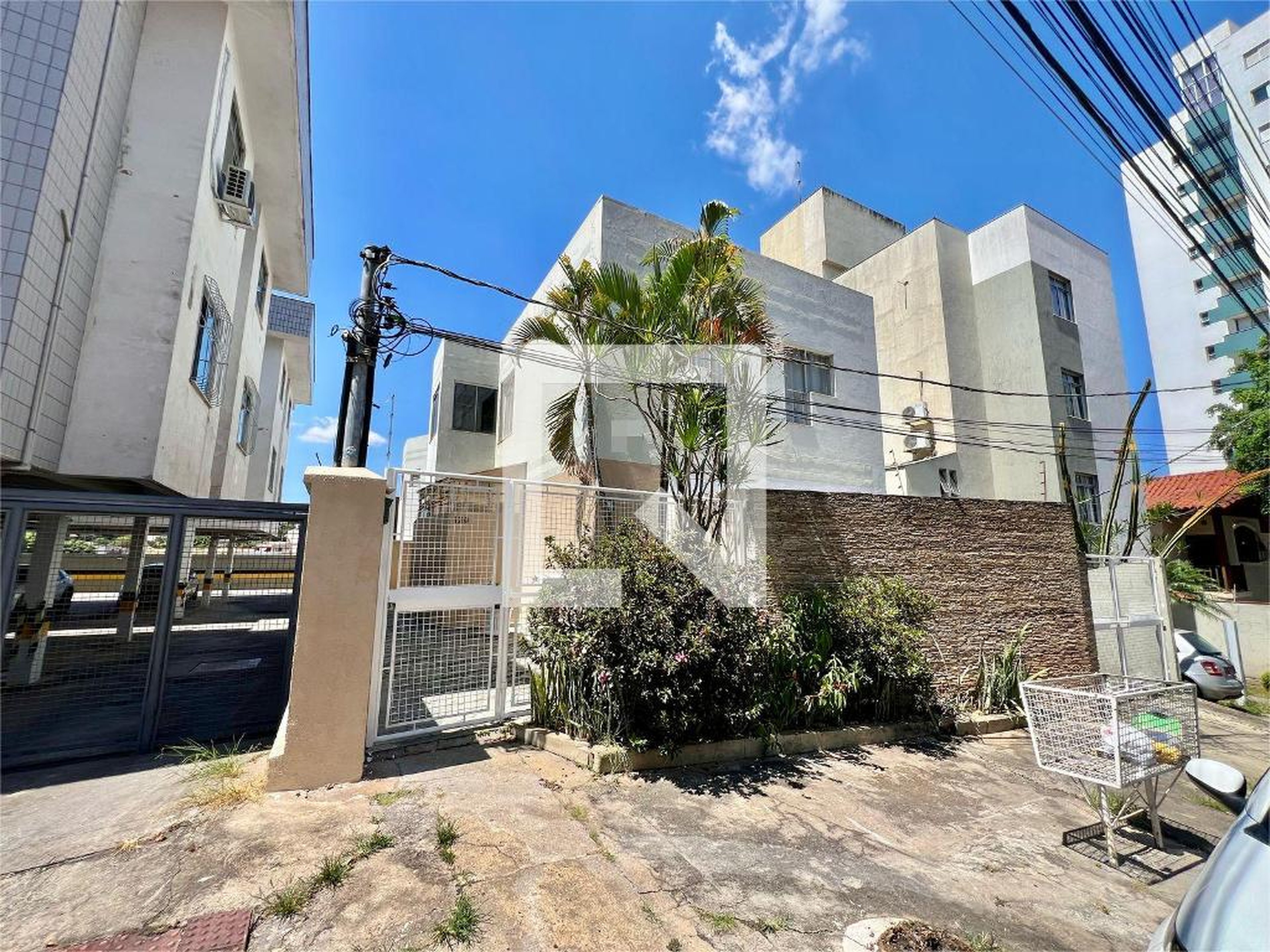 Fachada do Prédio Condomínio em Rua Bento Mendes Castanheira, 120