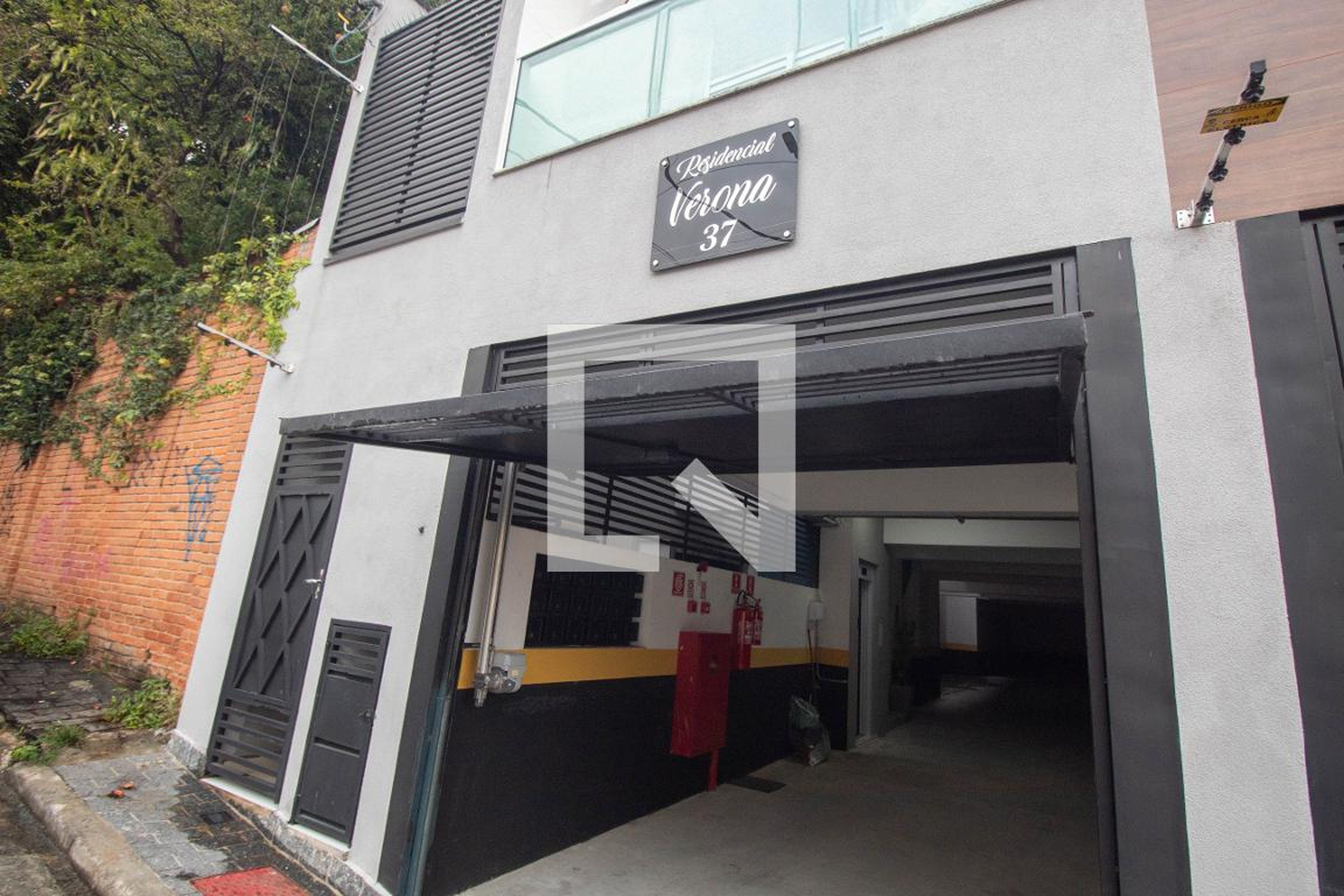 Fachada Condomínio em Rua Canhemborá, 37