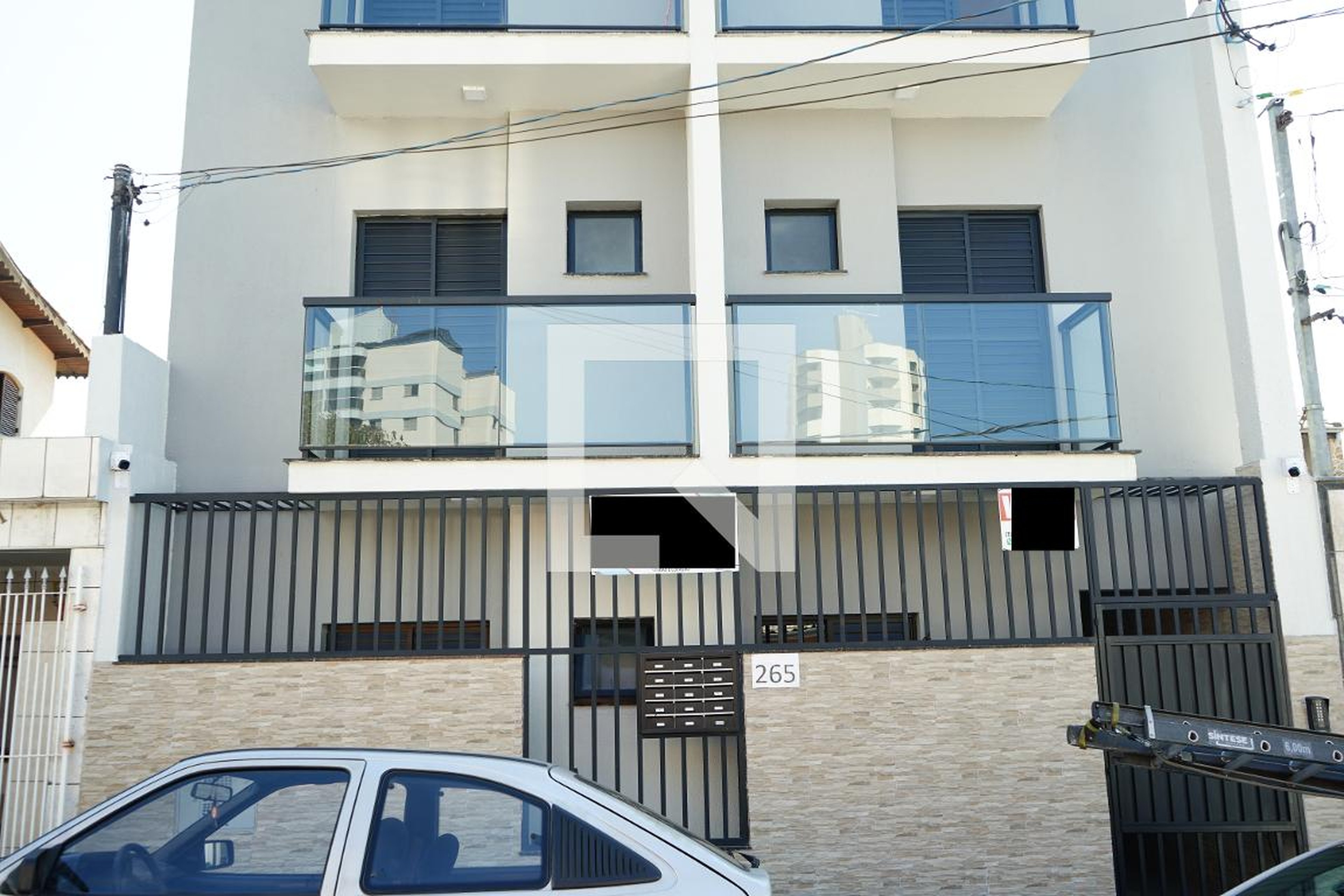 Fachada Condomínio em Rua Dirceu, 265