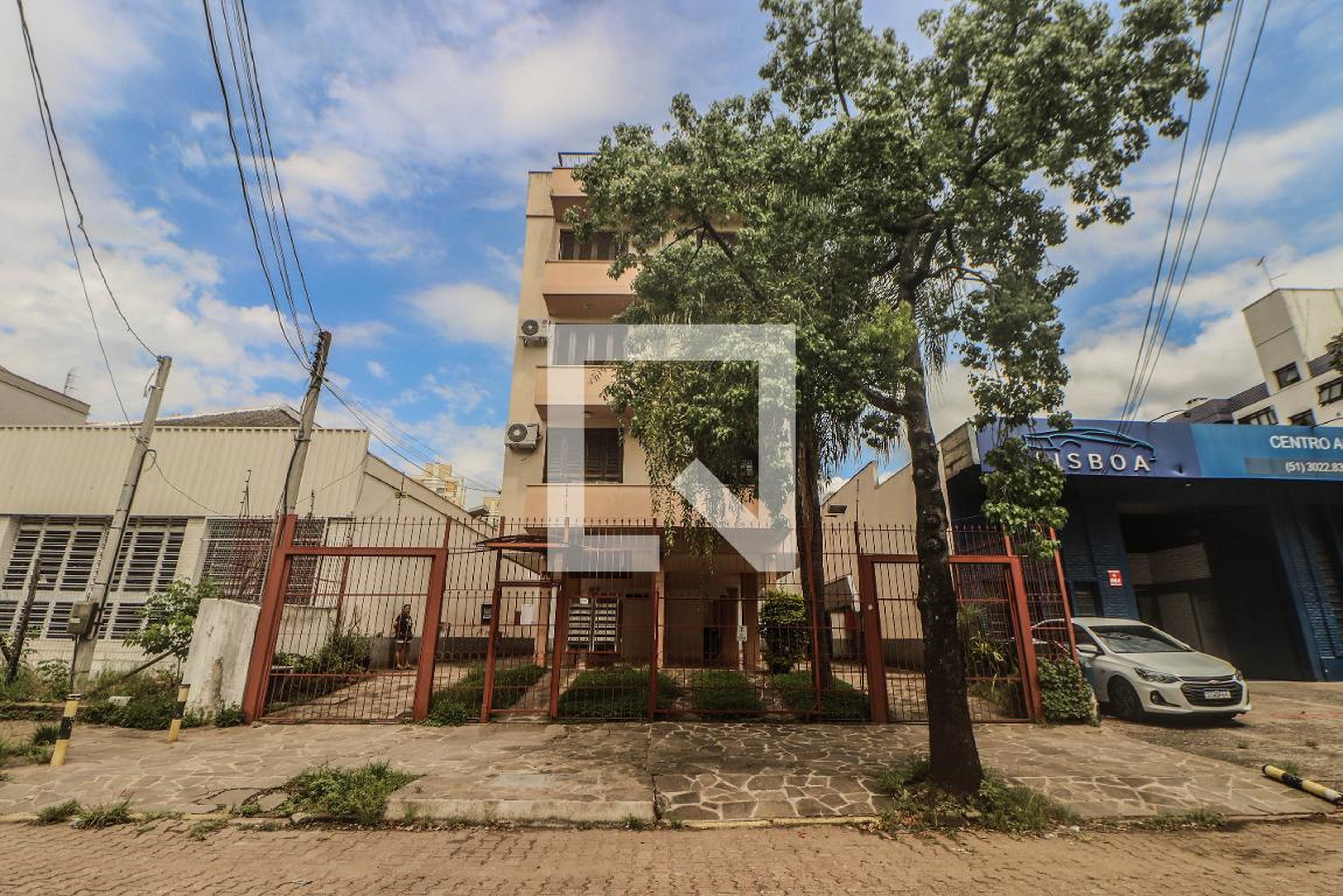 Fachada Condomínio em Rua Tupinambá, 71