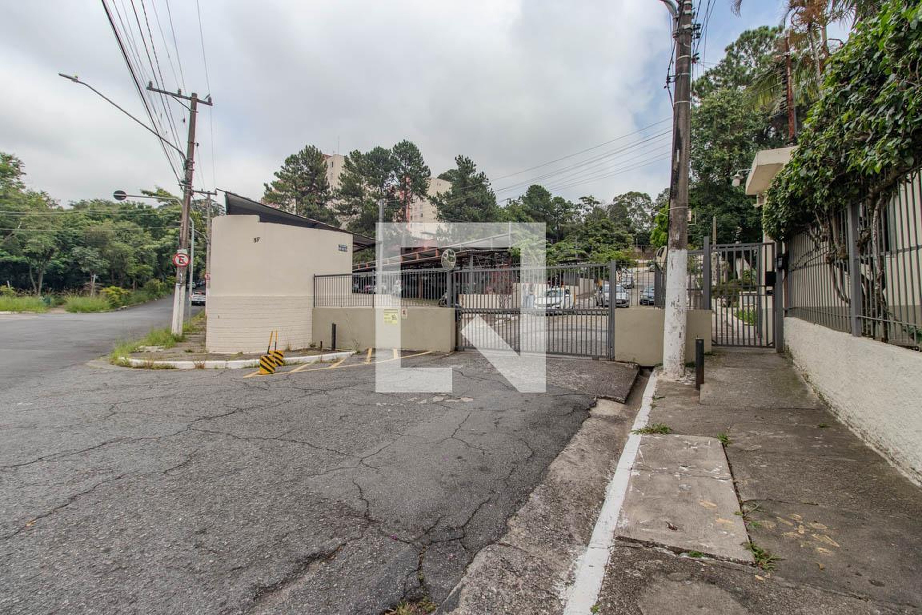 Fachada Condomínio em Avenida Professora Virgília Rodrigues Alves de Carvalho Pinto, 65