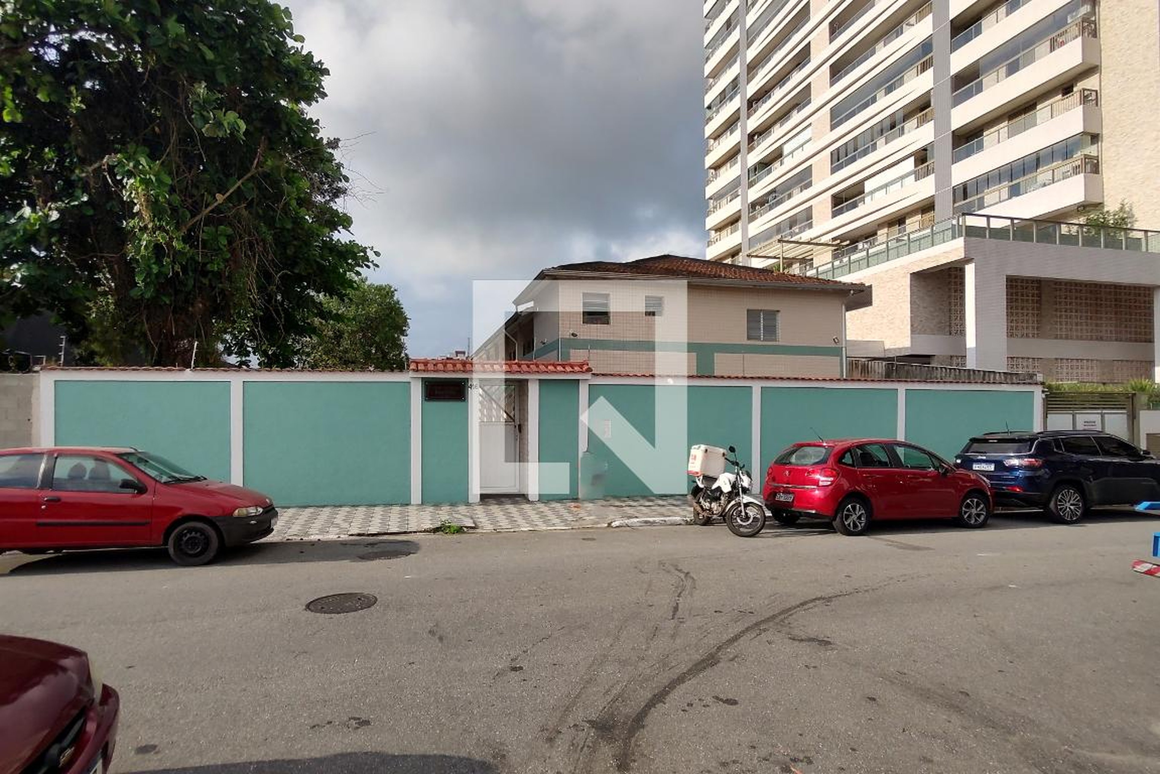 Fachada do Prédio Condomínio em Rua Mário Tamashiro, 416