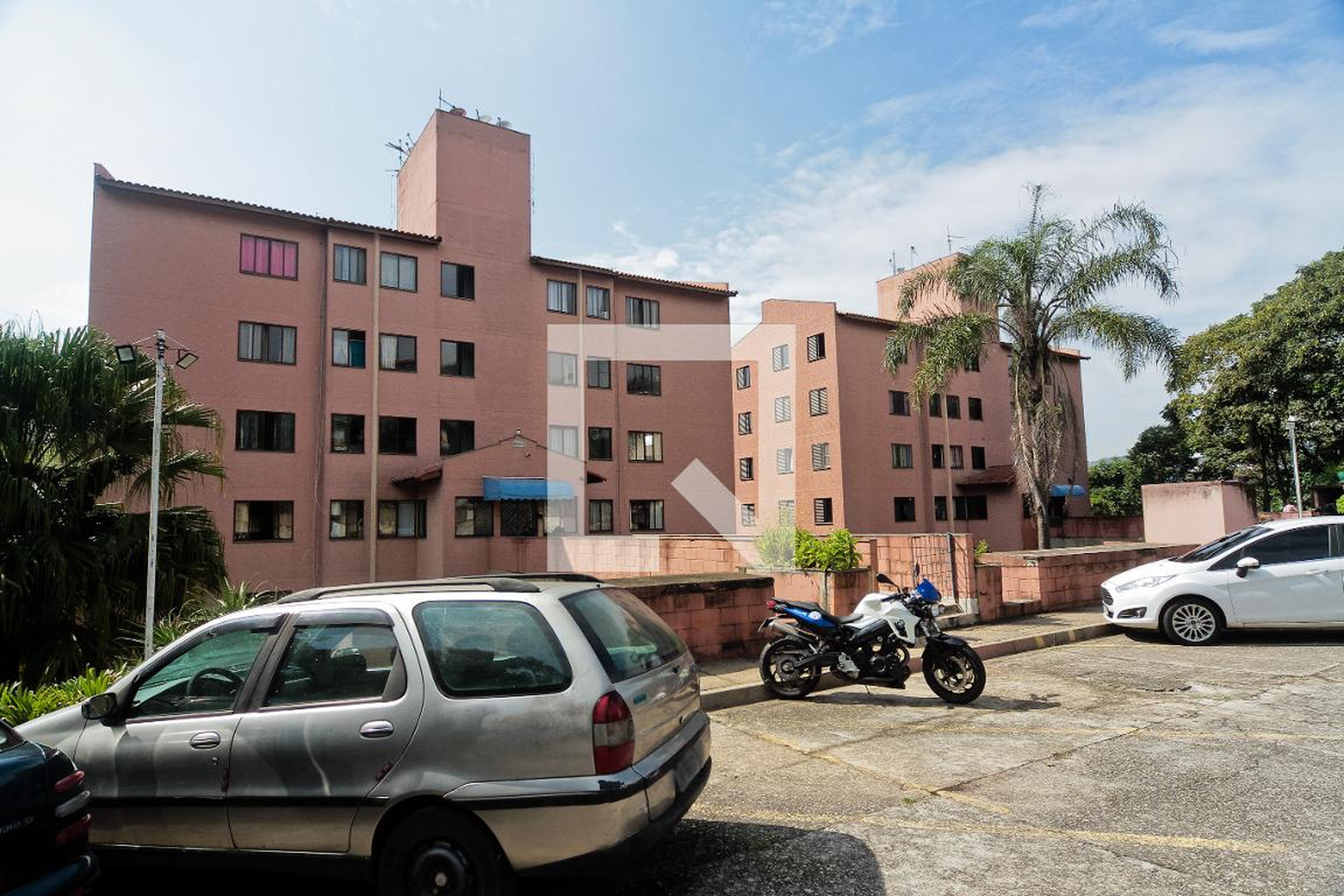 Fachada Condomínio em Rua Angelo da Silva, 500