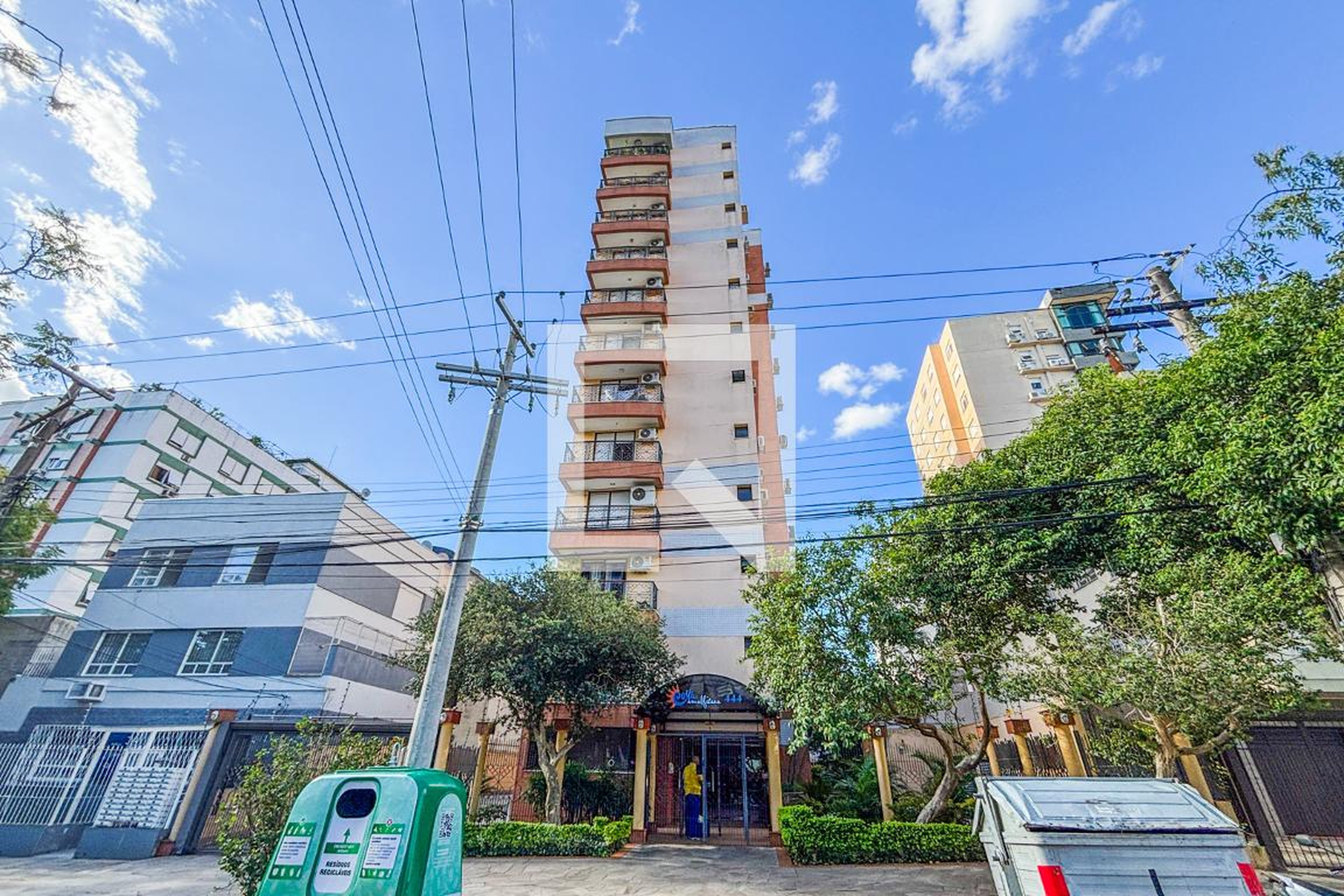 Fachada Condomínio em Rua Costa, 444