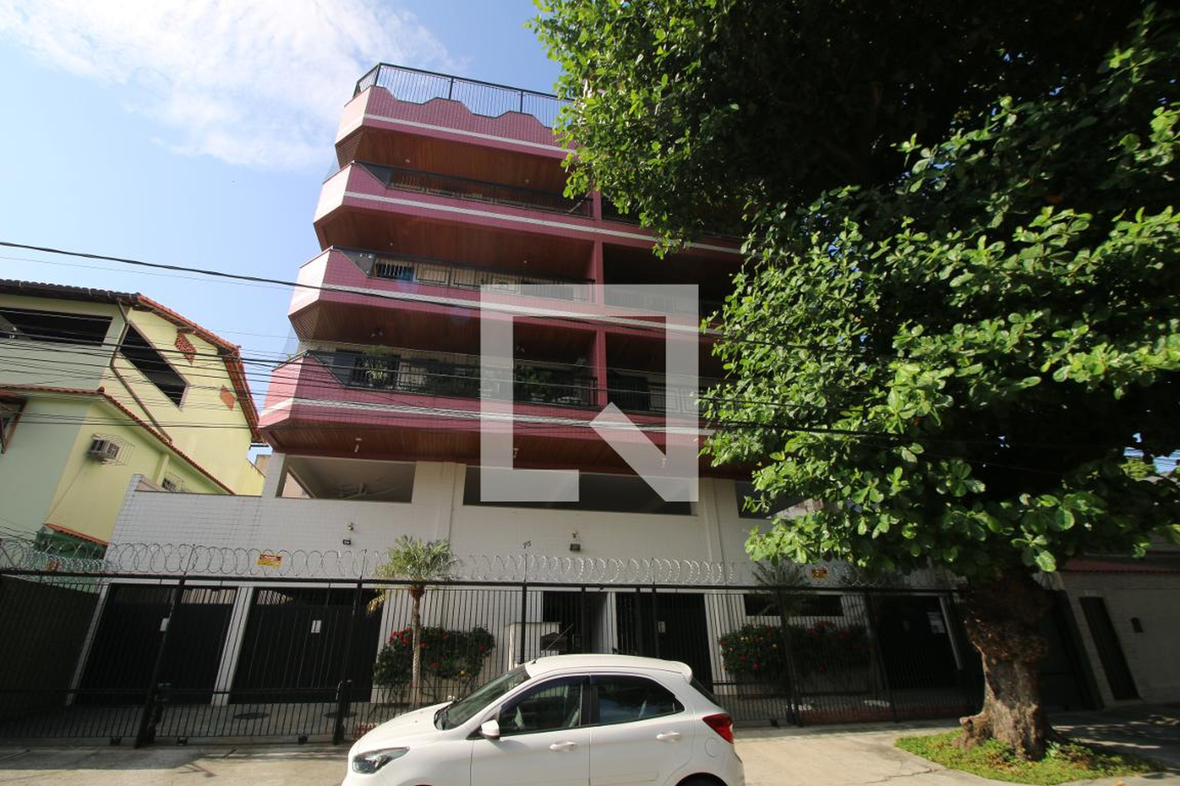 Fachada do Prédio Condomínio em Rua Engenheiro Alberto Rocha, 75